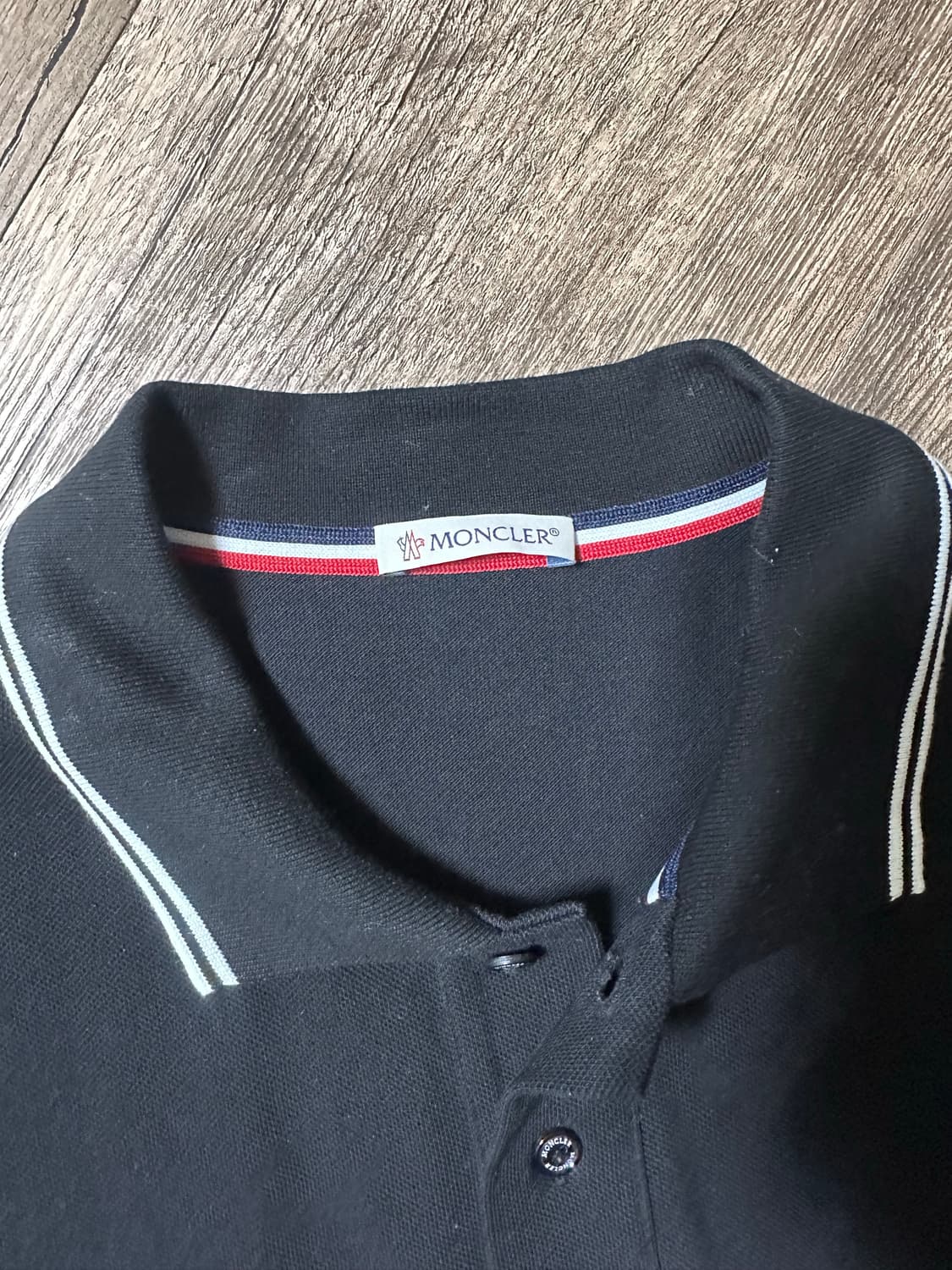 몽클레어 블랙 폴로 카라티  상품이미지2