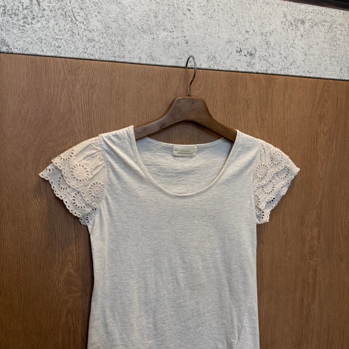 빈티지 티셔츠 캡소매 티셔츠 펀칭 레이스 슬리브 디테일 아이보리 상품이미지3