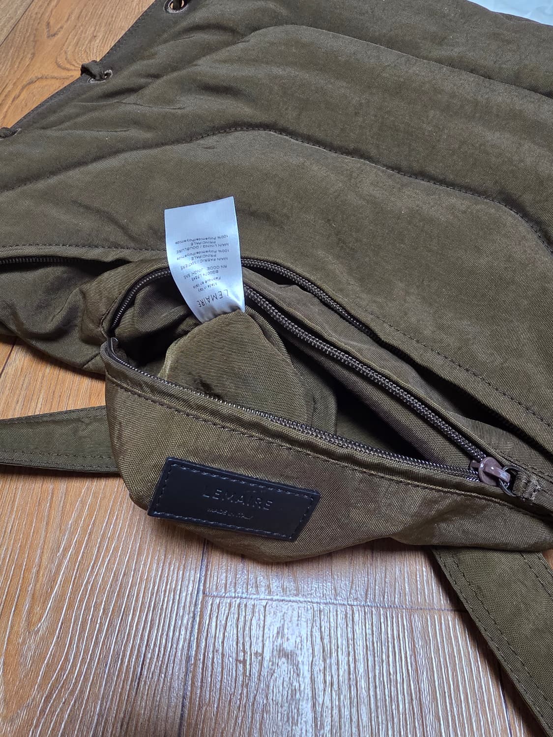 르메르 소프트 게임 백  미디움 나일론 카키 상품이미지3