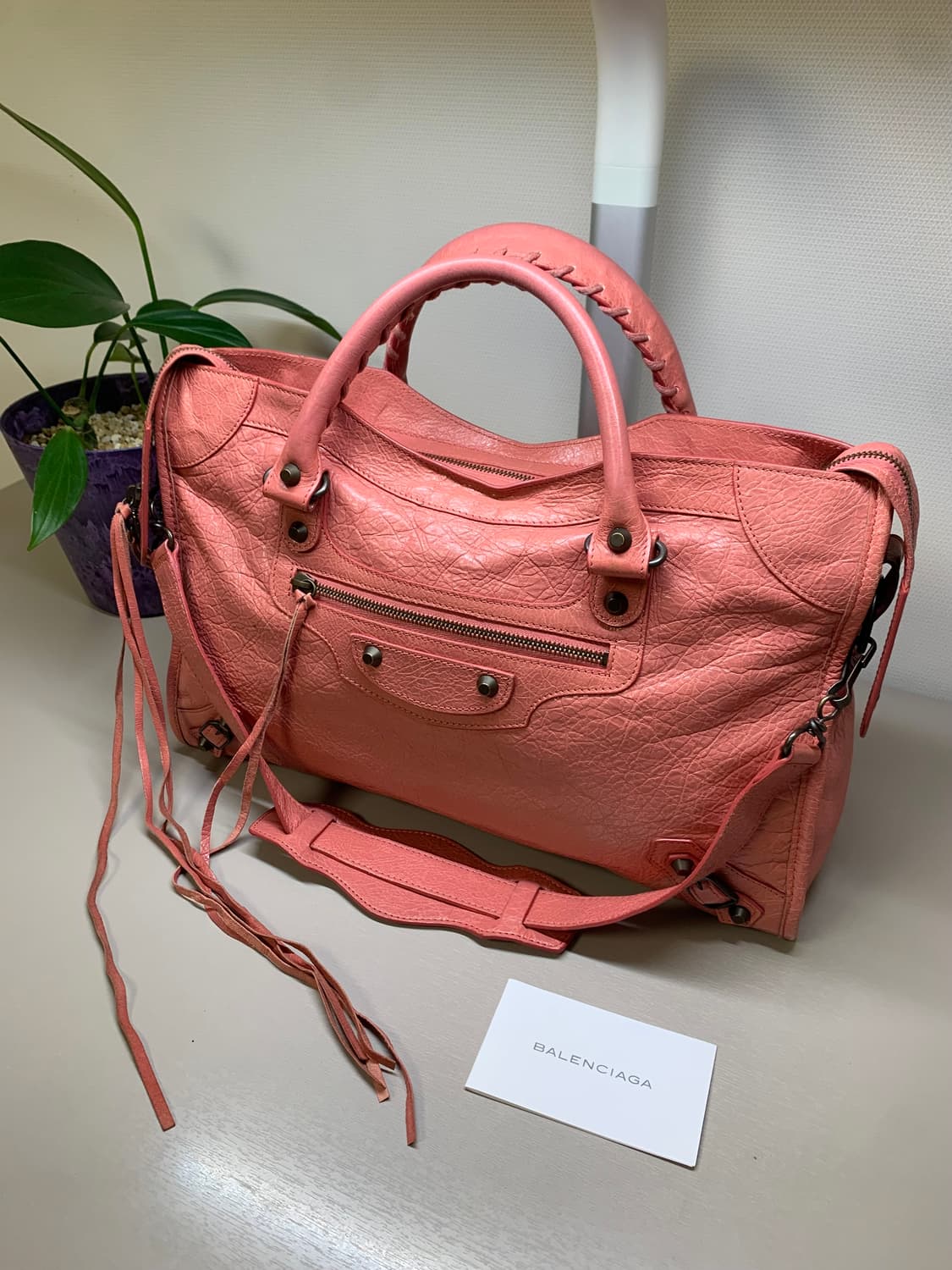 발렌시아가 클래식 모터백 밀크핑크 상품이미지4