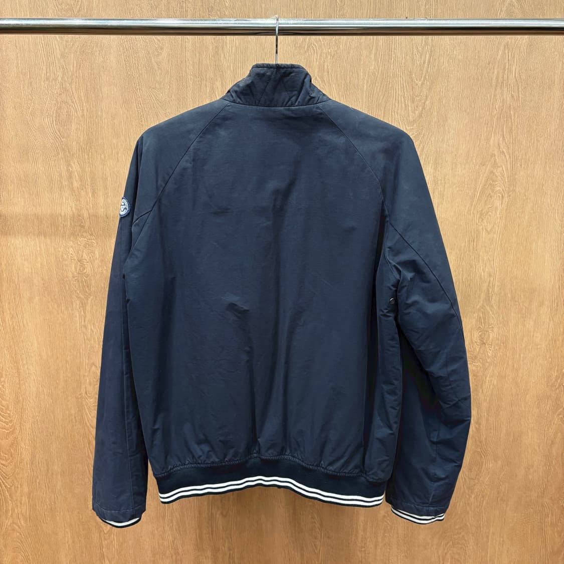 아르마니 진스 하이넥 라이트 집업 점퍼 배색 립 마감 레귤러핏 블랙 상품이미지3