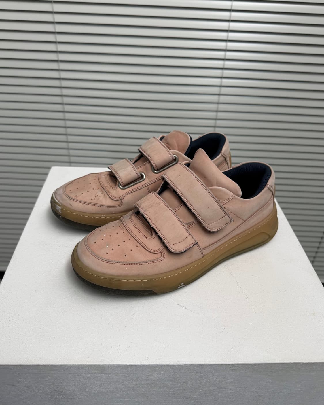 아크네 스튜디오 더스트 핑크 페리 스니커즈 상품이미지3