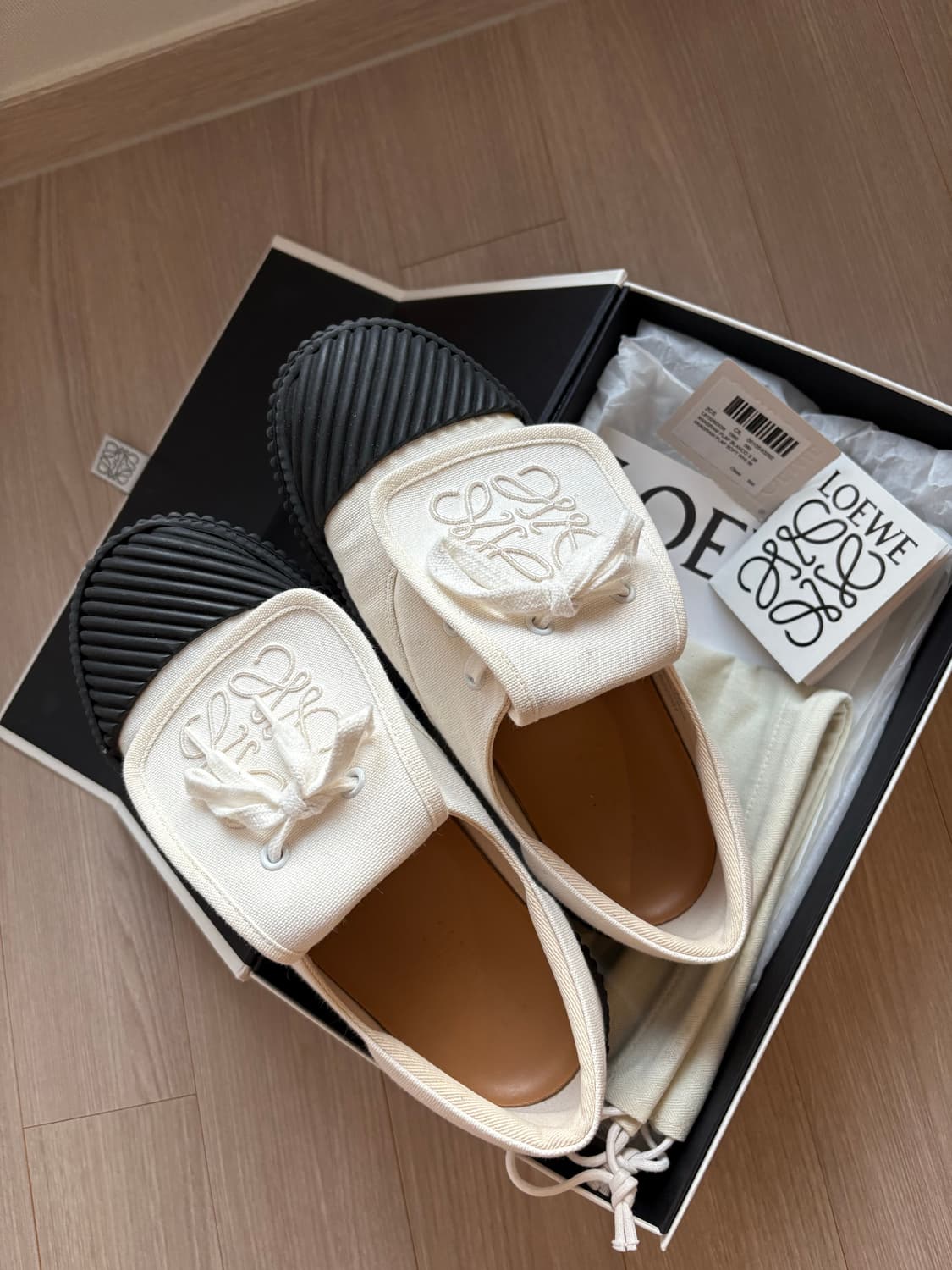 풀박스!! 로에베 아나그램 자수 플랫 스니커즈 38 상품이미지1