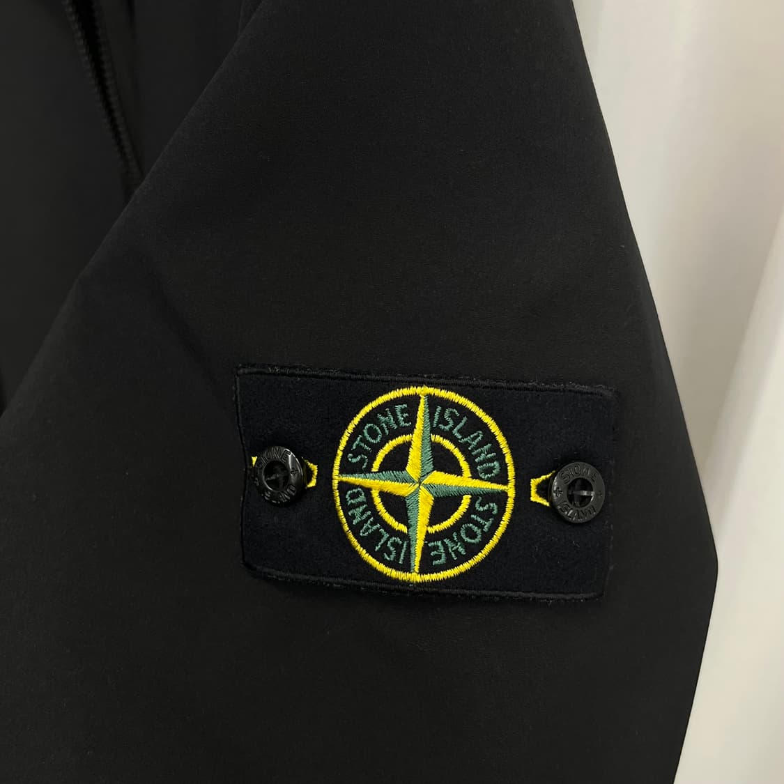 스톤아일랜드 소프트쉘 바람막이 블랙 (S) 상품이미지5