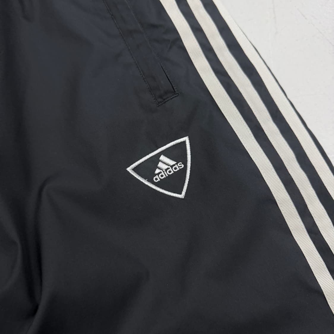 아디다스 00s 삼선 올드스쿨 와이드 바람막이 트랙팬츠 상품이미지3