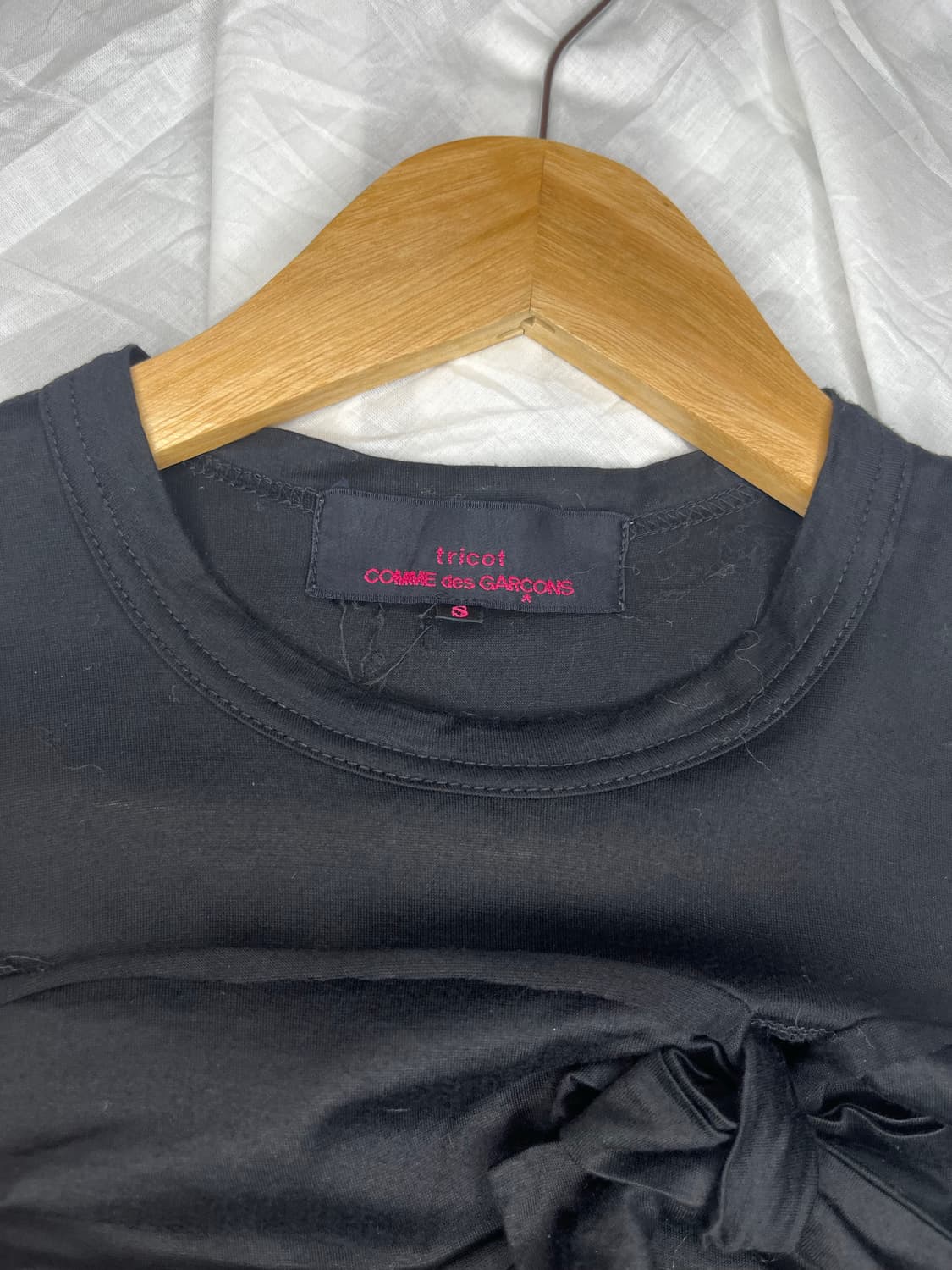 꼼데가르송 트리콧 블랙 새틴 리본 보우 티셔츠 상품이미지2