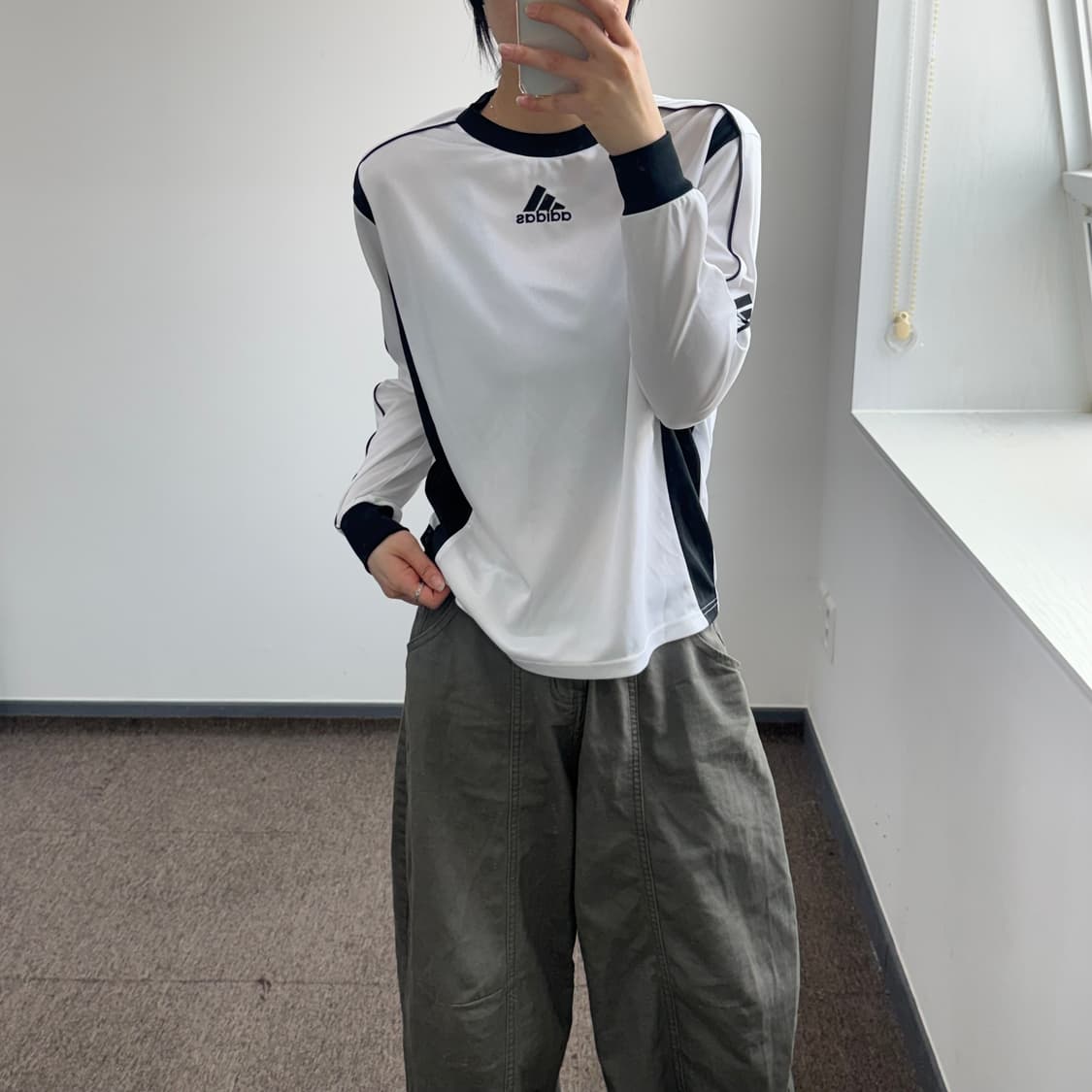 Adidas 아디다스 흰검 롱슬리브 상품이미지1