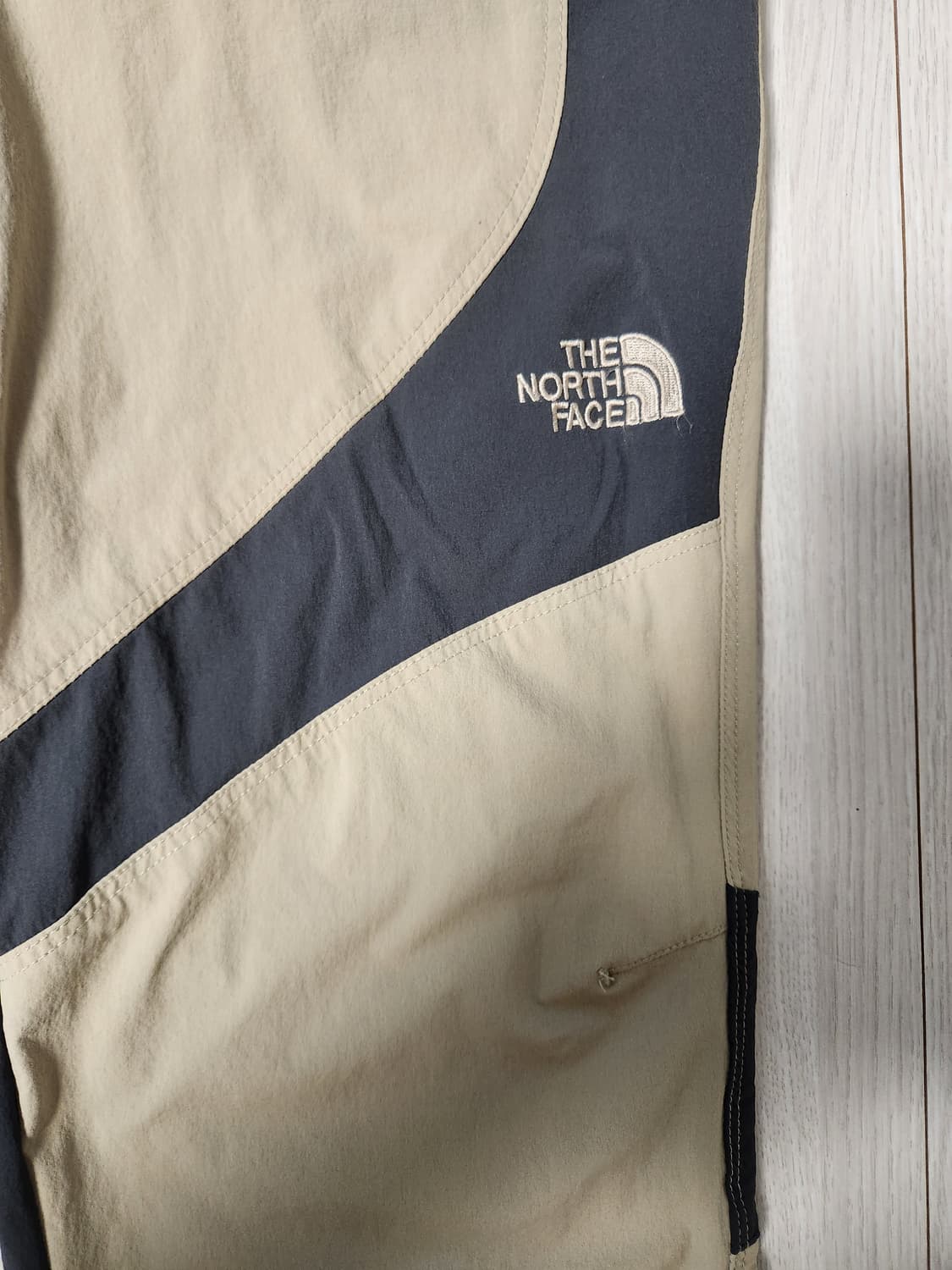 노스페이스 여성용 로버 등산 팬츠 사이즈85

사용감 좀 있고 엉덩이 주 상품이미지4