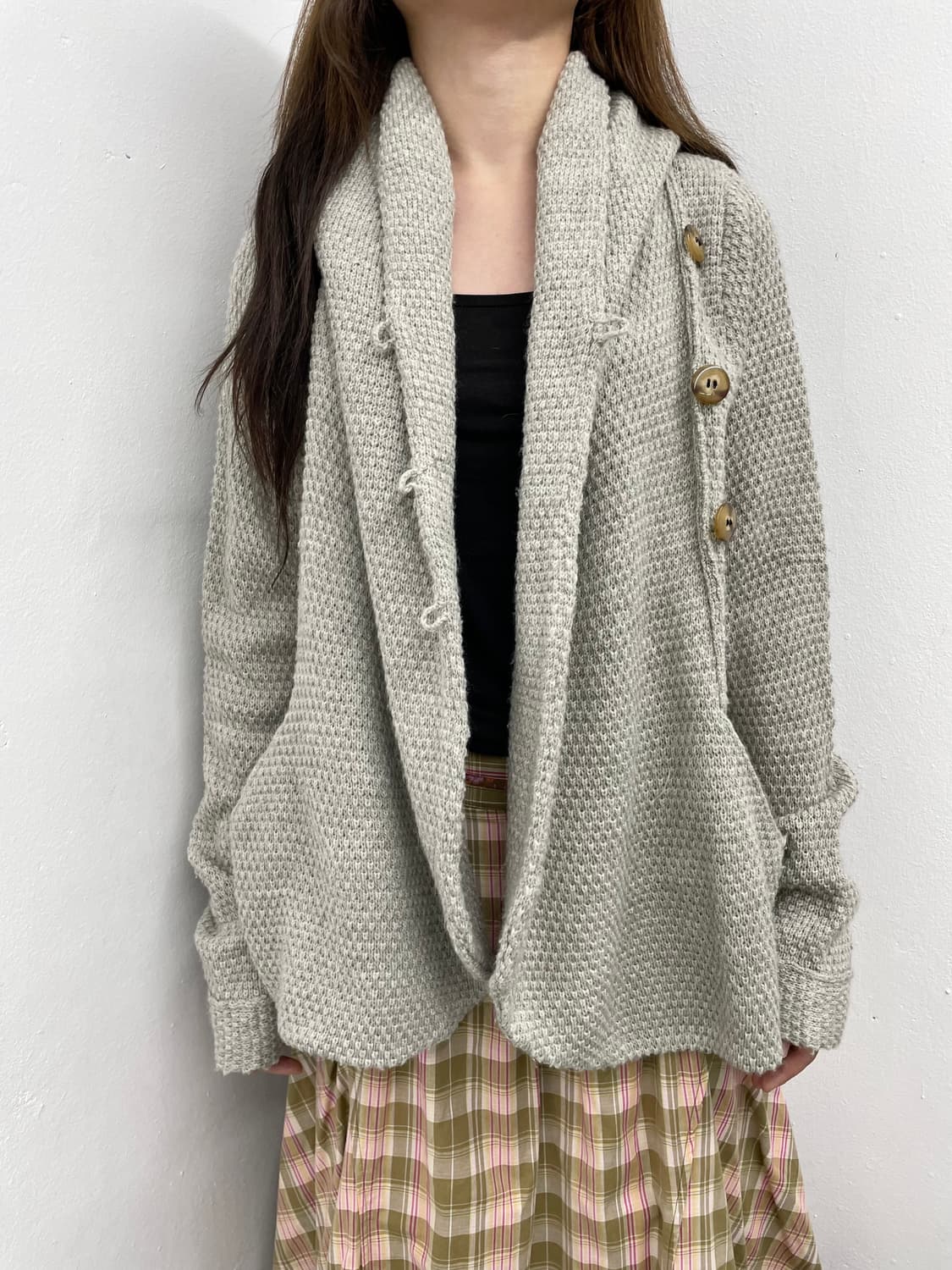 아방가르드 버튼 디테일 울 블렌디드 가디건 상품이미지3
