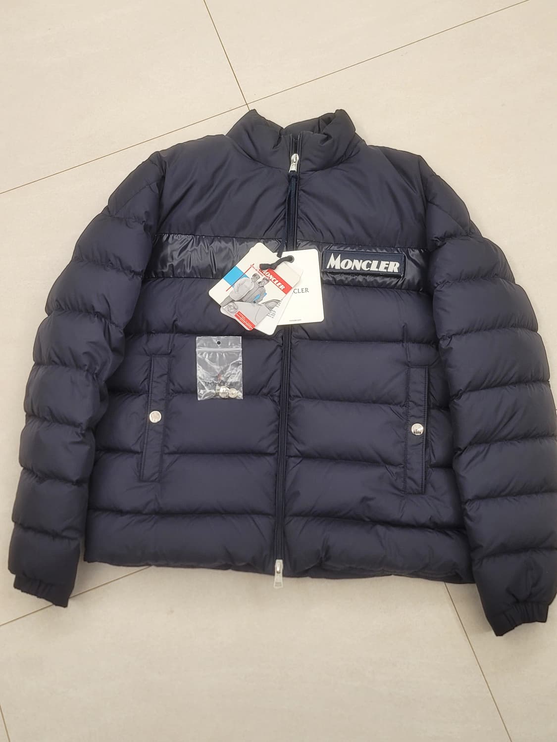 [미사용 새상품] 몽클레어 패딩 1사이즈 95 상품이미지6