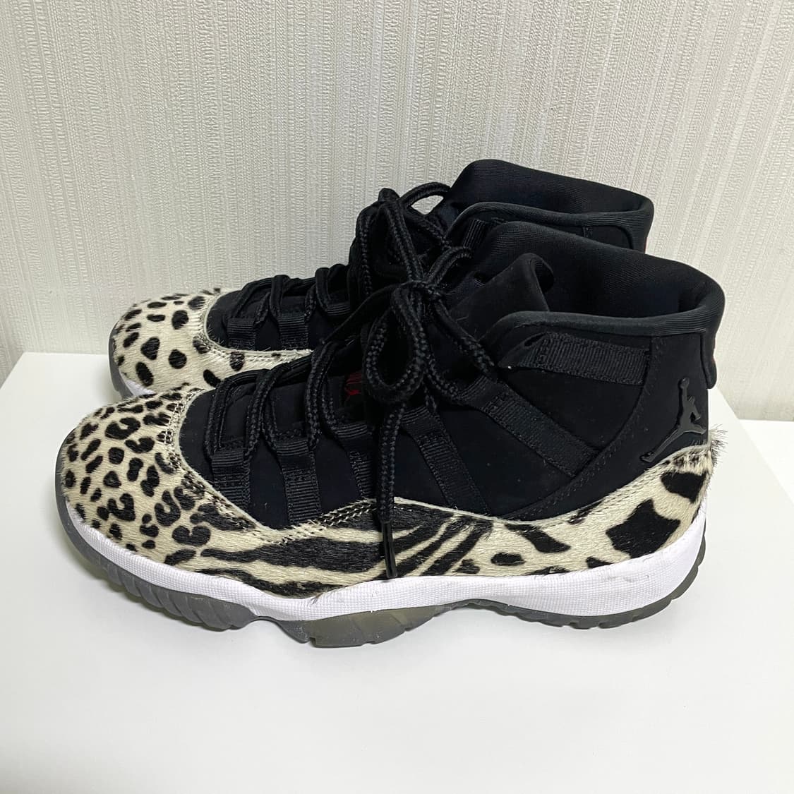 [uk4.5] 상태최상 235-240 조던 송치 레오파드 화이트 농구화 상품이미지4