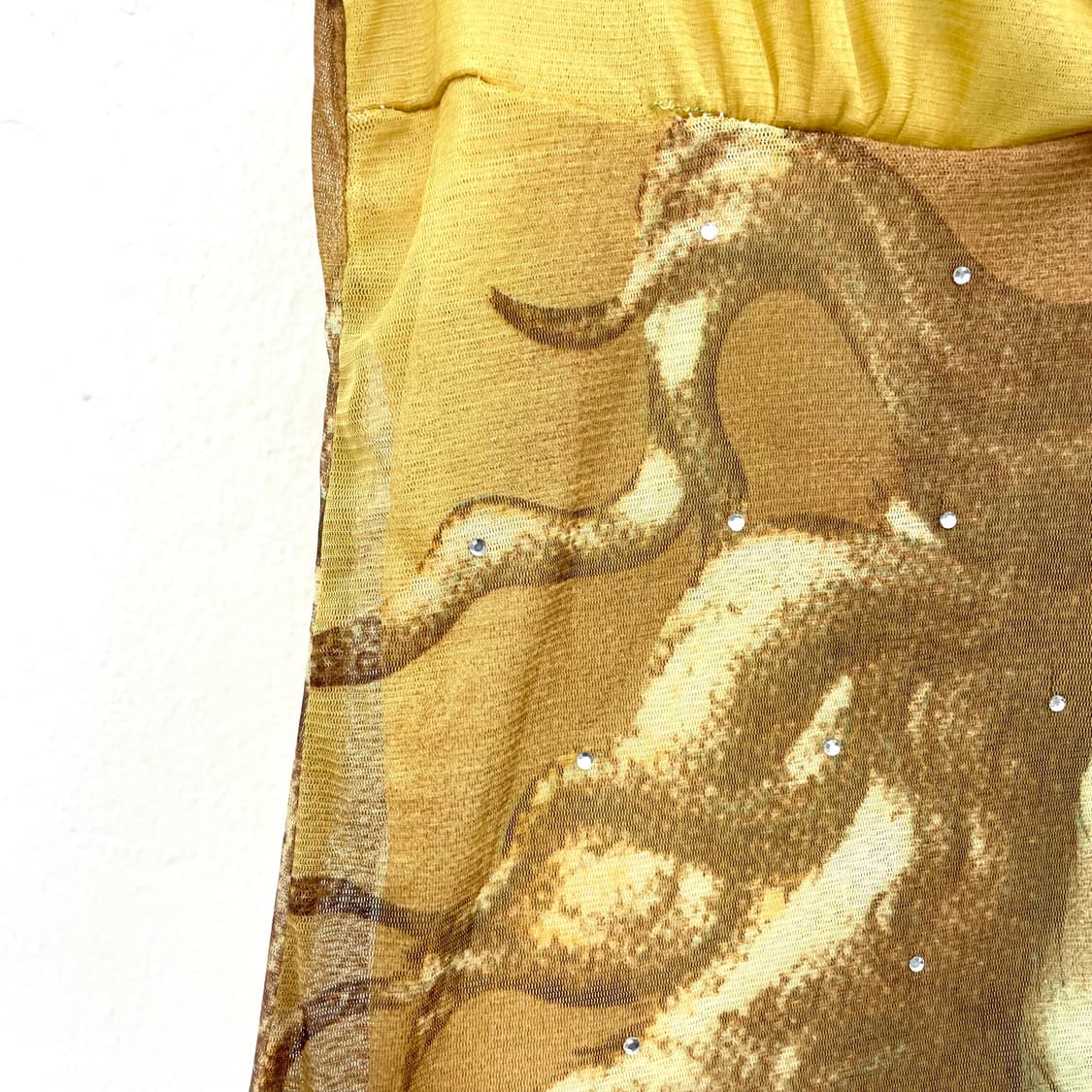 Ruffle trim face print mesh top 상품이미지3
