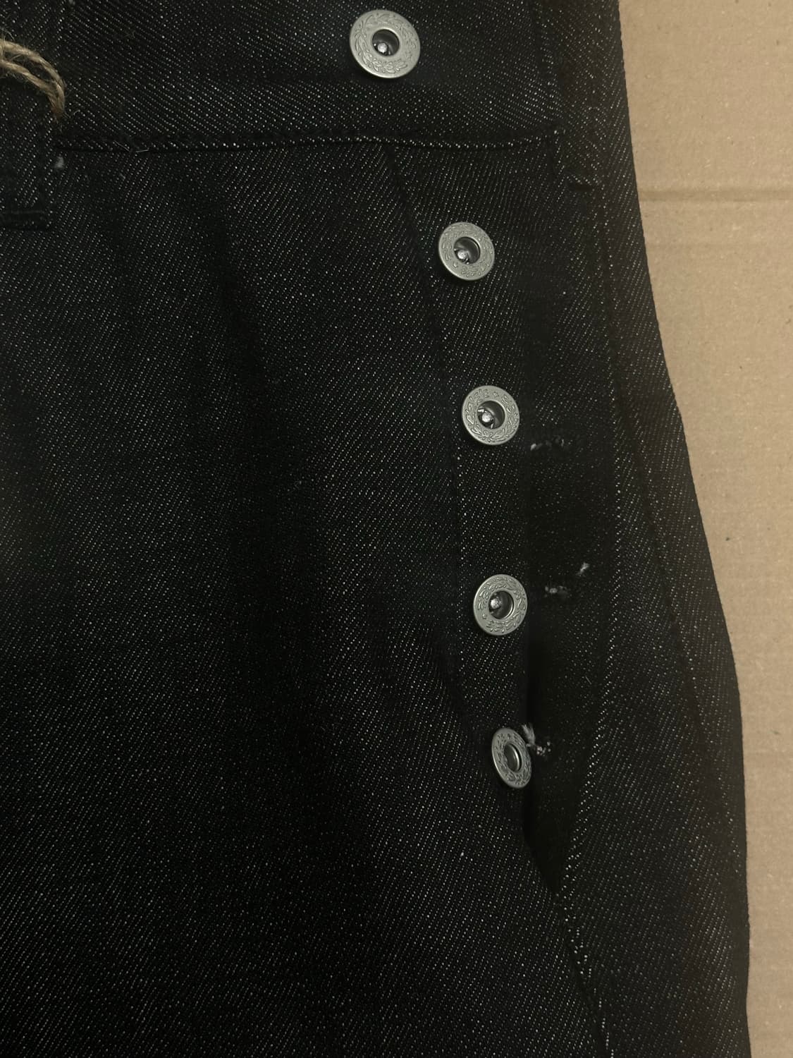 (A$AP Rocky 착용) 루즈핏 버튼 플라이 데님 블랙 (L) 상품이미지6