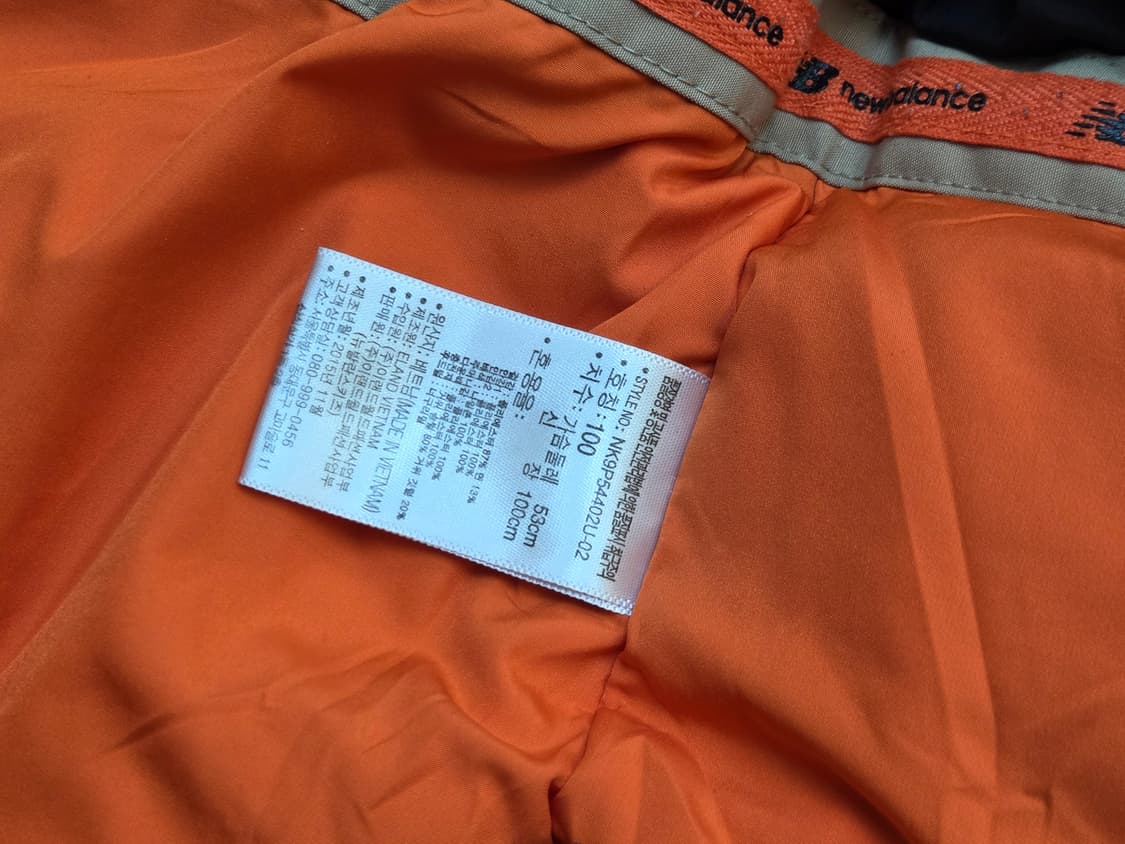 뉴발란스 키즈 남아 패딩 베이지색 100사이즈입니다. 털이 풍성한 후드가 상품이미지8