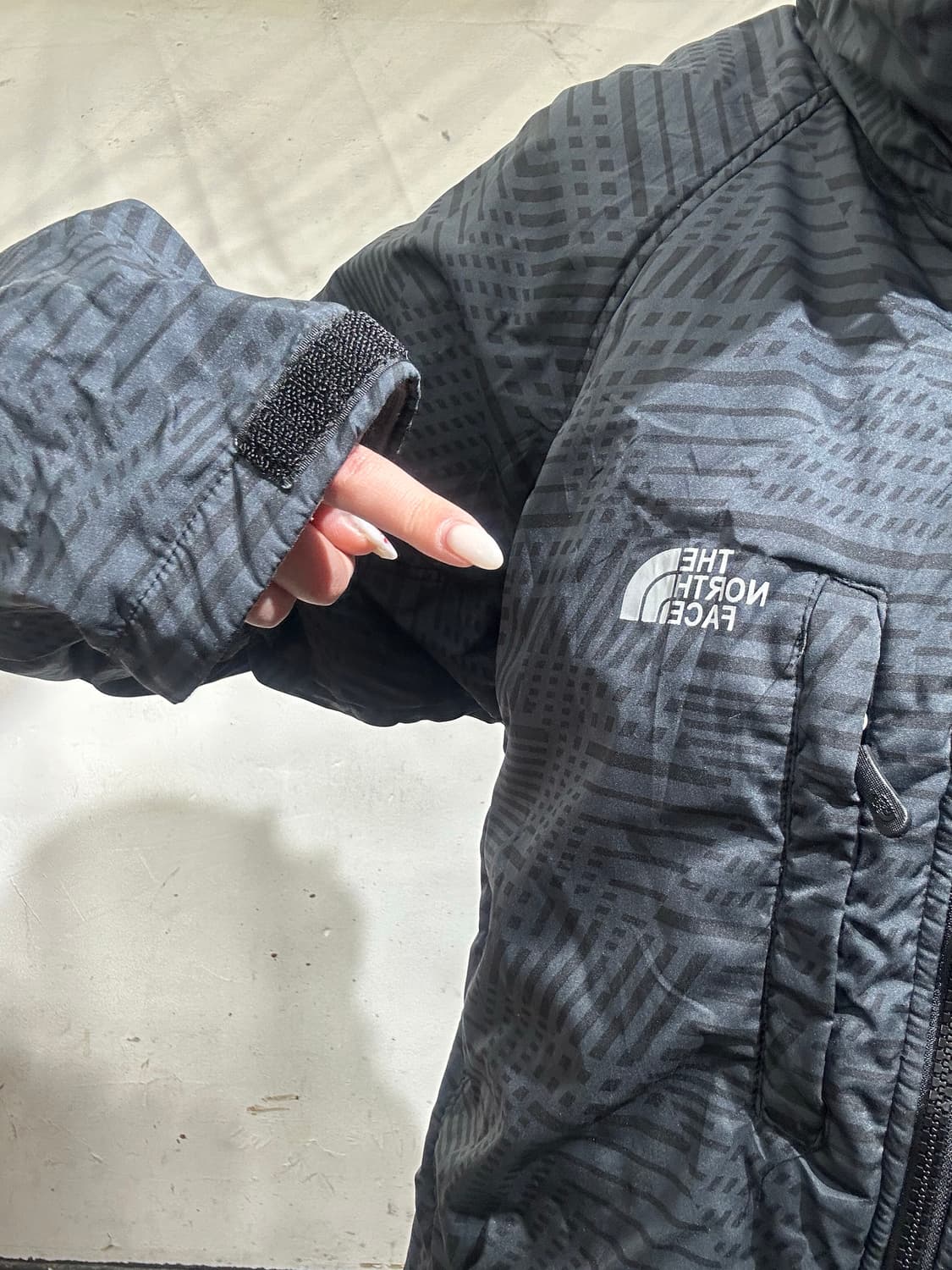 노스페이스 차콜 로고 바람막이 자켓 XL 상품이미지4