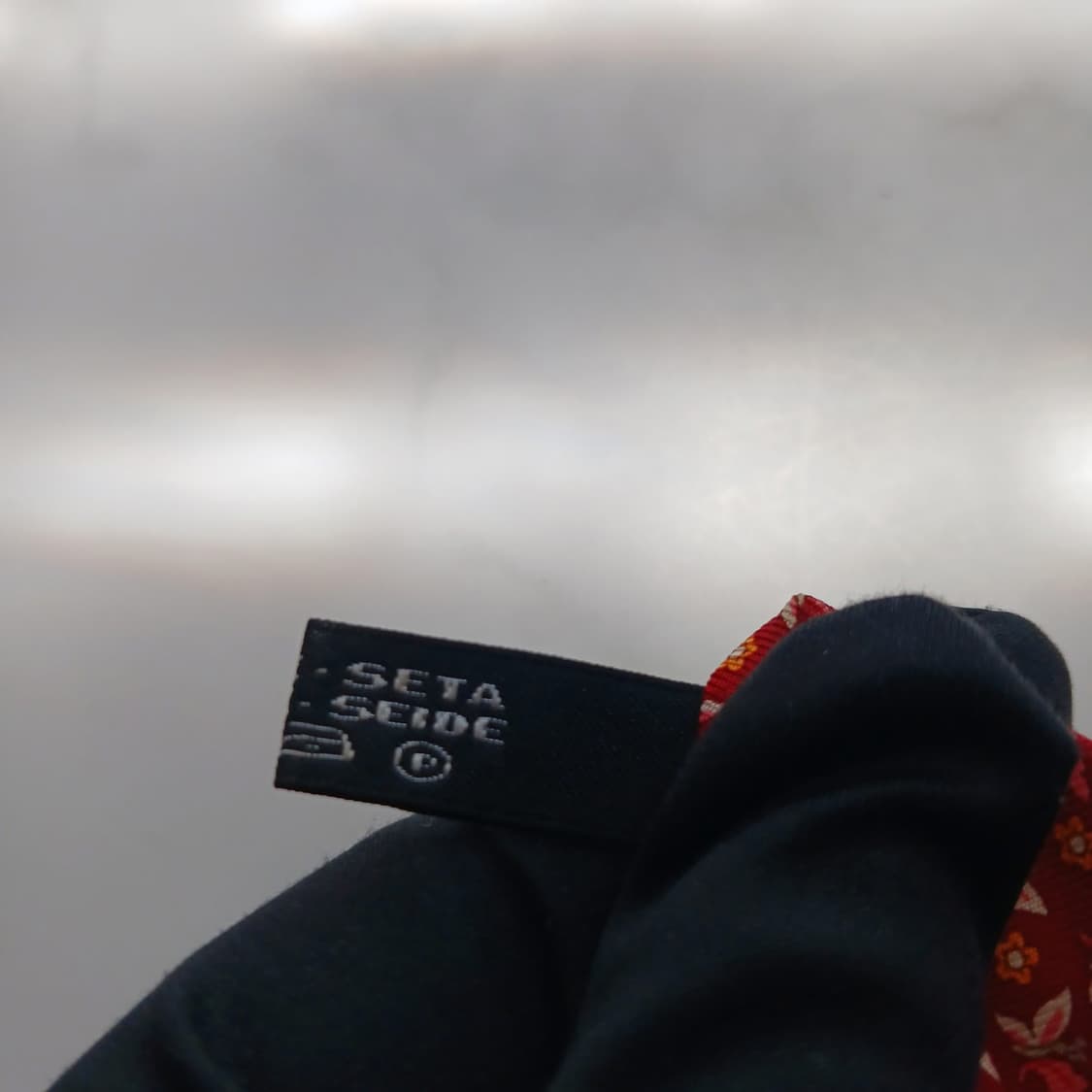 페라가모 실크 레드 나비 패턴 넥타이 8.8cm A+등급 A17978
 상품이미지9