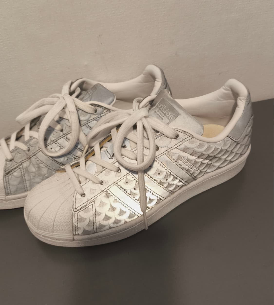 225mm 아디다스 슈퍼스타 메탈릭 리플렉티브 스니커즈 상품이미지2