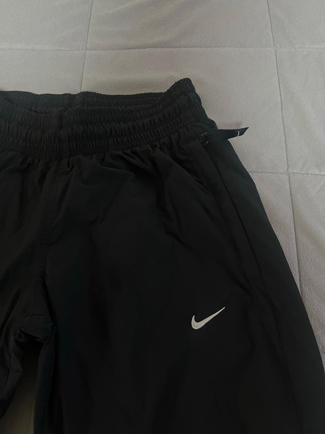 [S] (W) 나이키 NRG 솔로 스우시 트랙 팬츠 블랙 상품이미지2