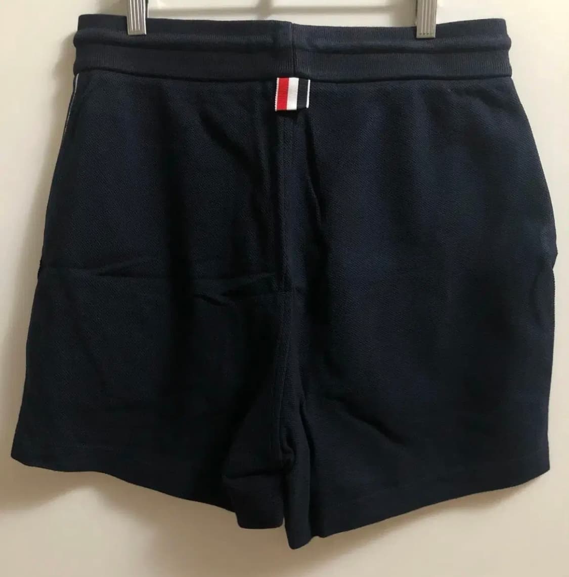 새상품)톰브라운 여성 클래식 삼선 숏팬츠 상품이미지3