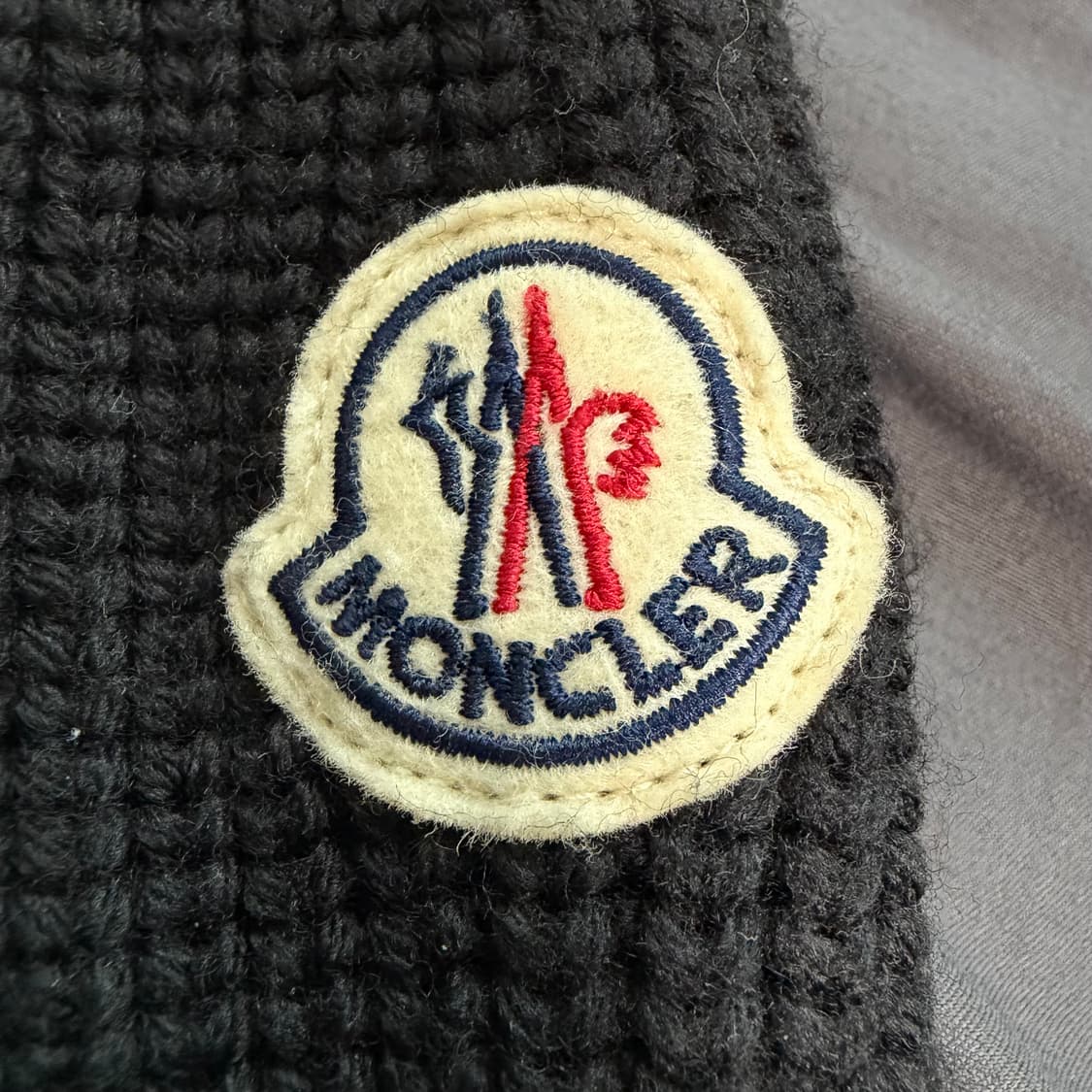 [새상품급.정품] 24FW 몽클레어 트리콧 니트패딩 L 상품이미지2