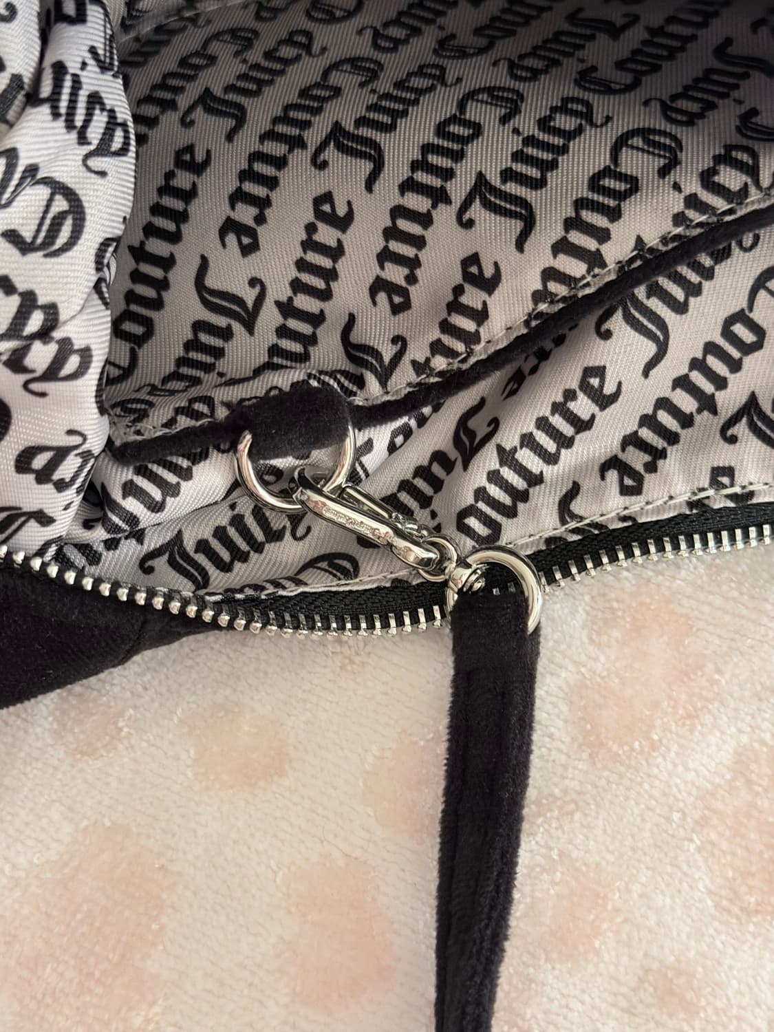 쥬시꾸뛰르 블랙 벨벳 체인호보백 상품이미지6