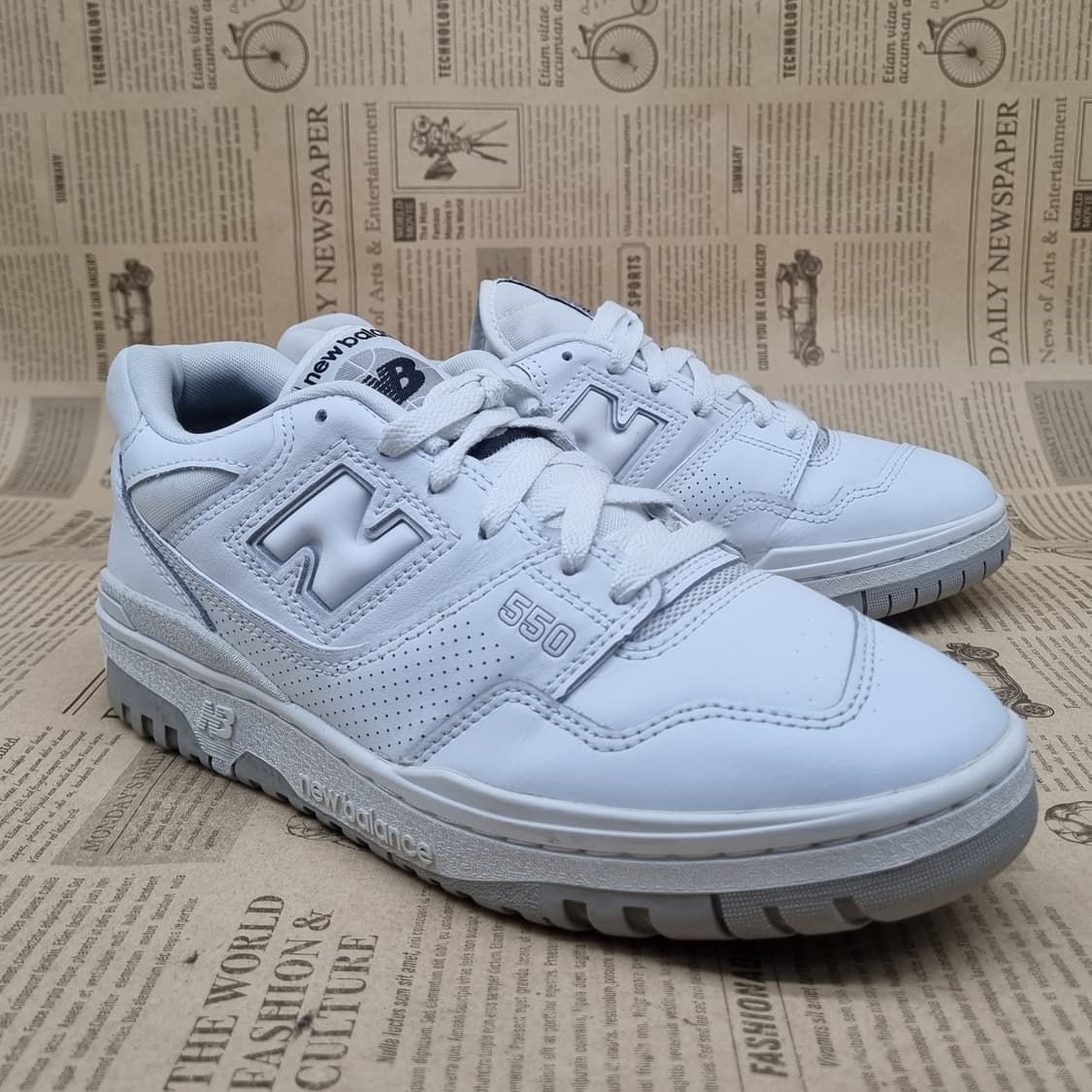 뉴발란스 550 화이트 남성스니커즈260 상품이미지1