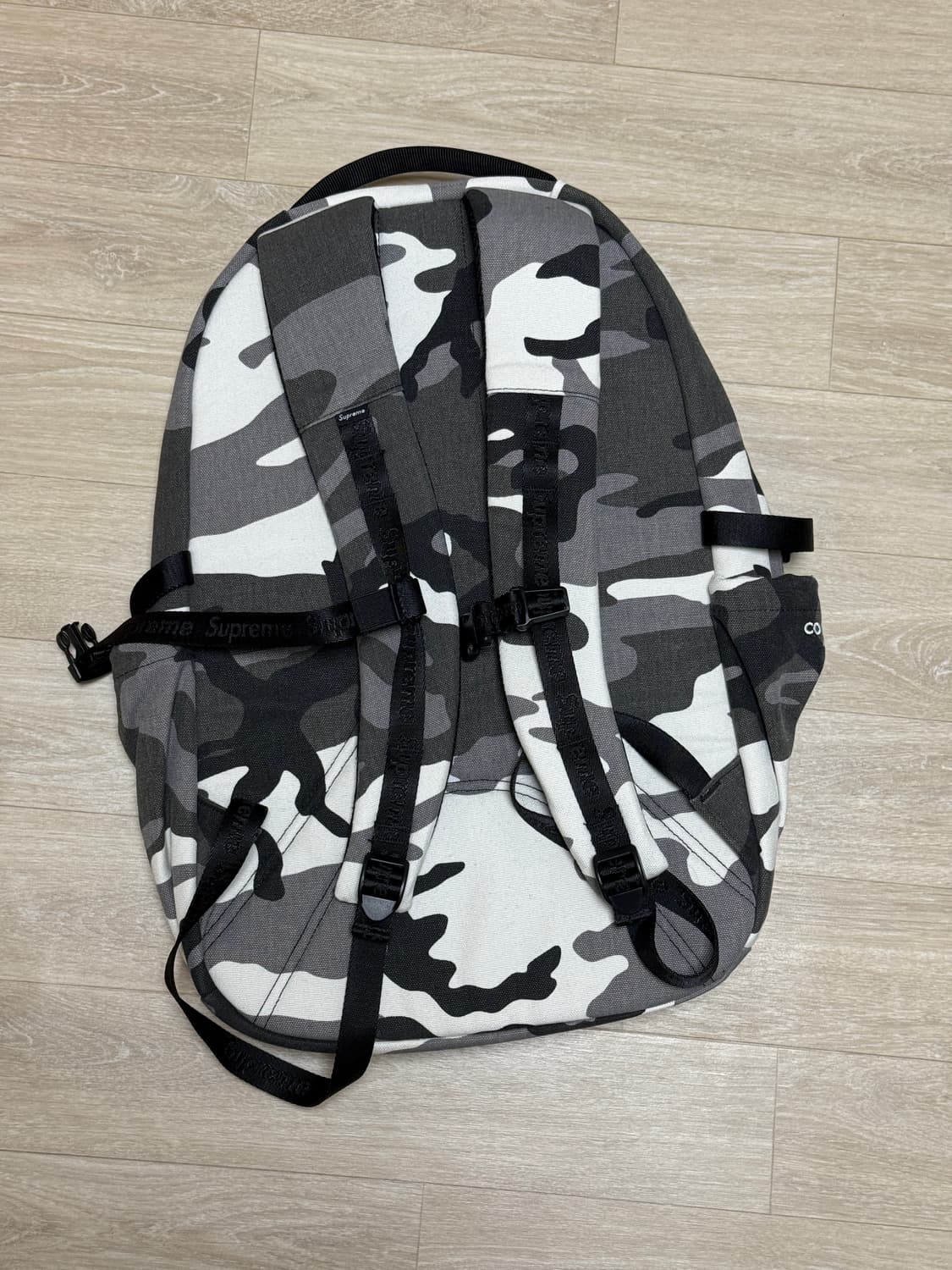 슈프림 25ss 카모 백팩 상품이미지2