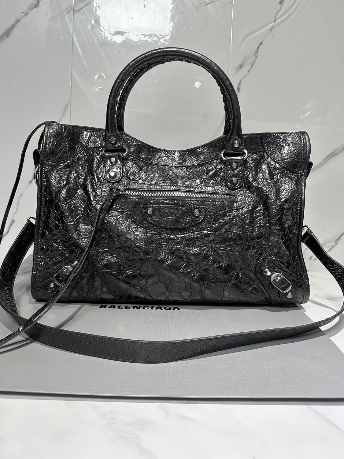 [새상품급 정품] 발렌시아가 르 시티 모터백 미디움 실버 상품이미지10