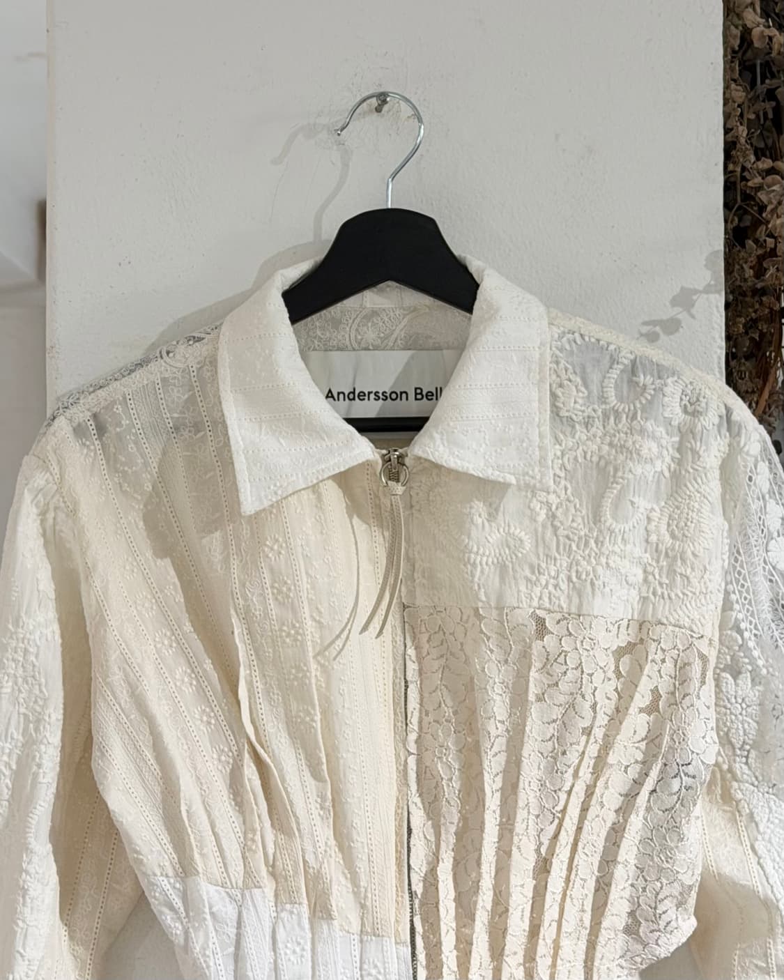 앤더슨 벨 화이트 알바 패치워크 플리츠 레이스 셔츠 상품이미지4