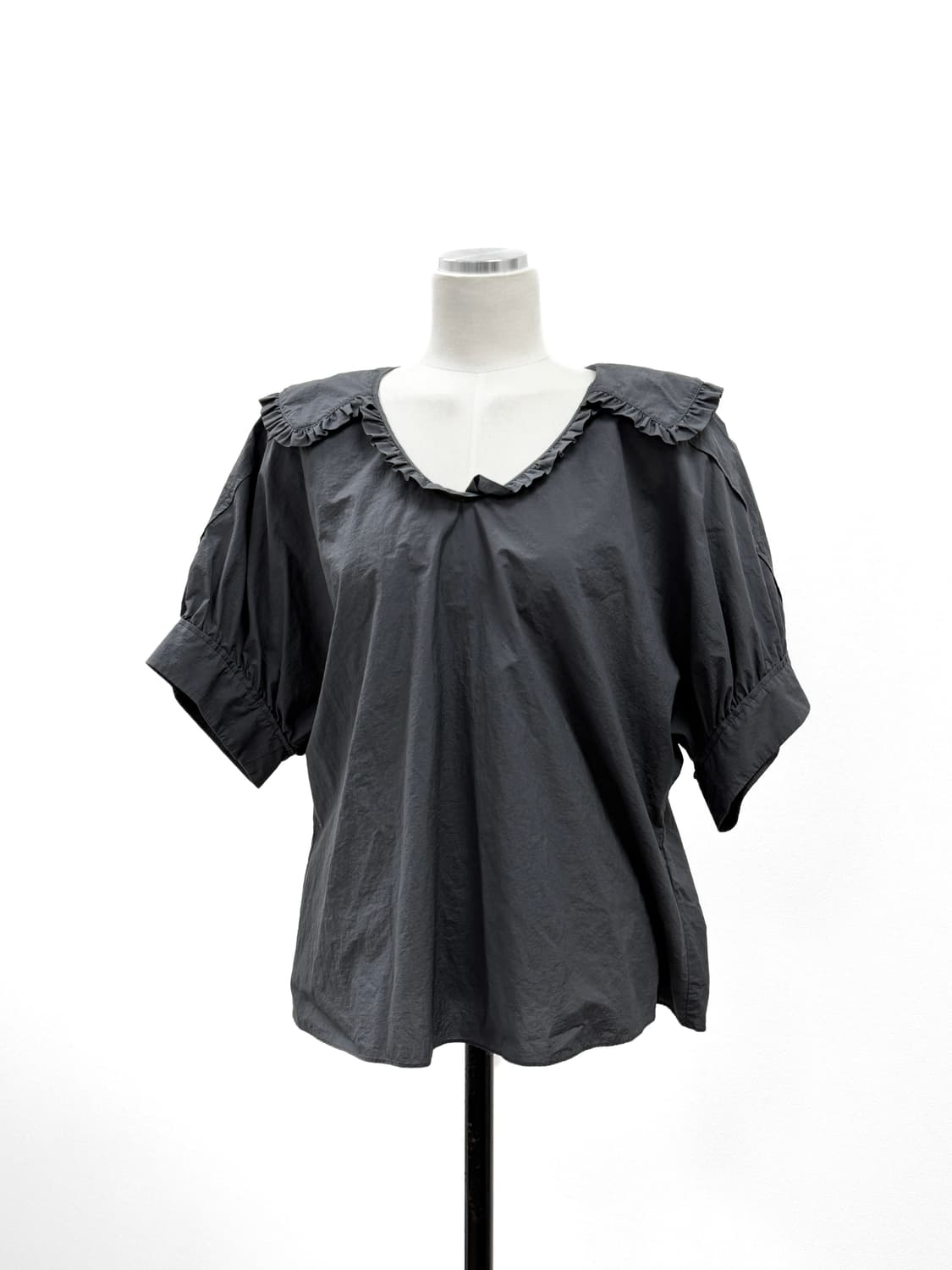 오즈세컨 차콜 그레이 러플 카라 퍼프 블라우스 76 상품이미지1