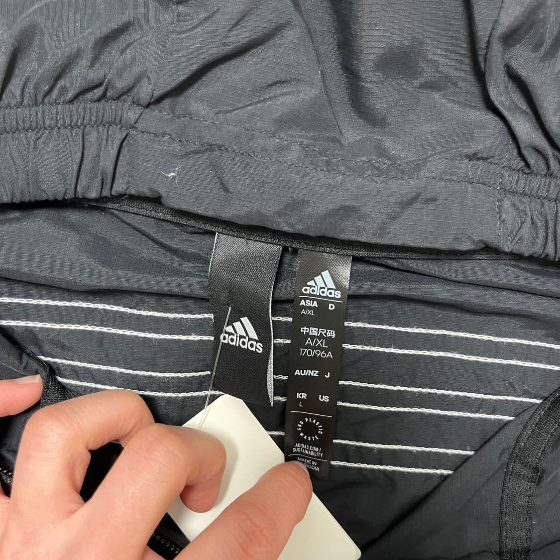 Adidas black running windbreaker 상품이미지6