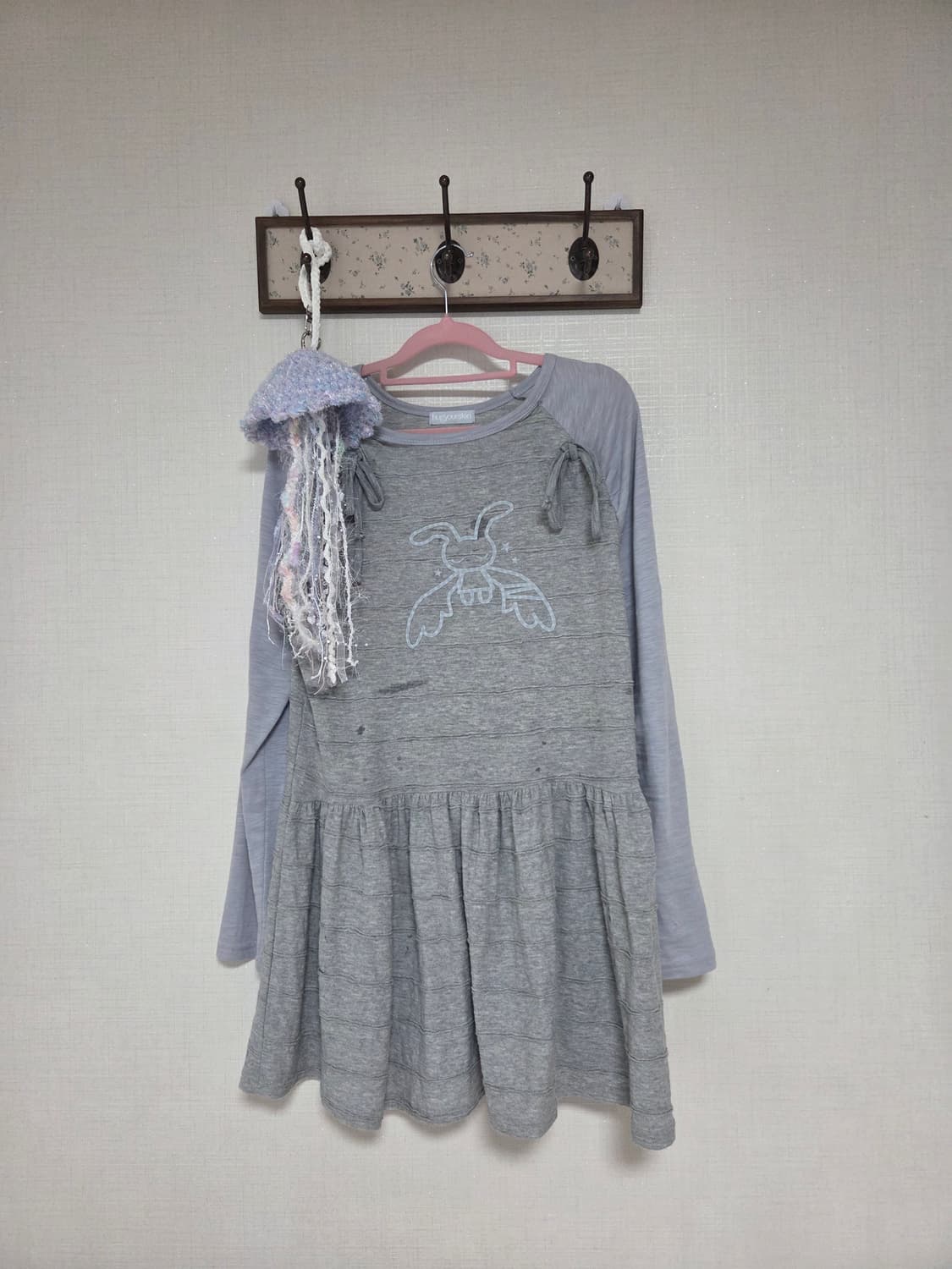 허그유어스킨 엔젤 패치 레글런 드레스 그레이 상품이미지3