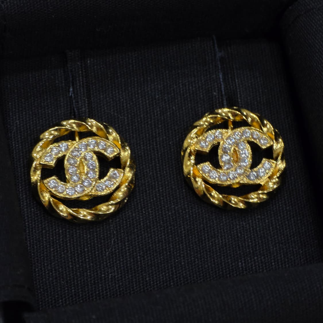 샤넬 금장 cc 로고 큐빅 귀걸이 상품이미지1