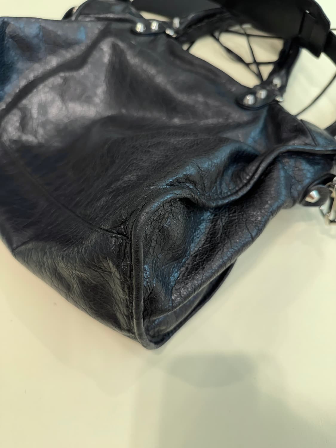 발렌시아가 클래식 시티 모터백 미디움 블랙 상품이미지5