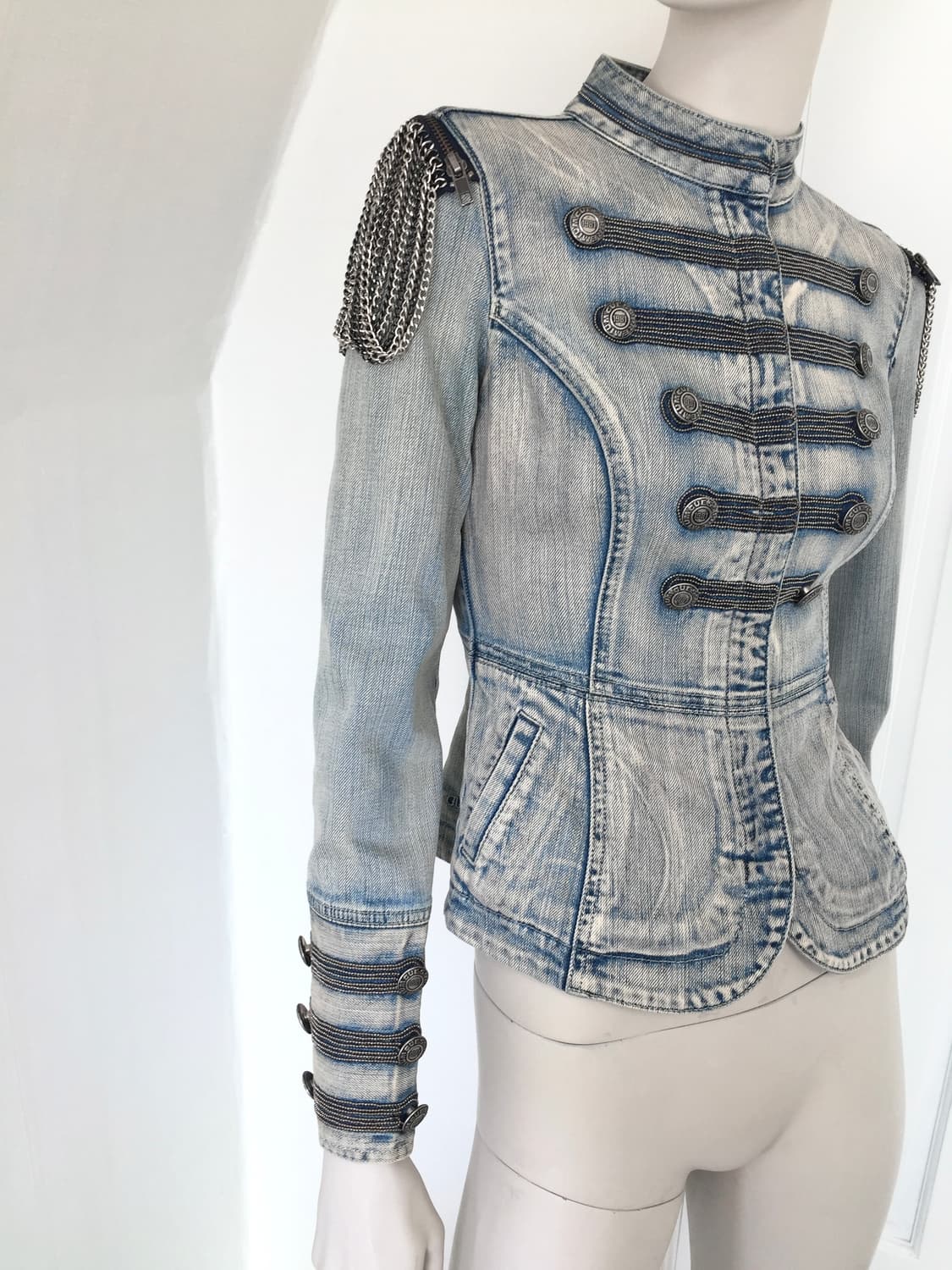 GUESS Napoleon Chain  Denim Jacket  상품이미지4