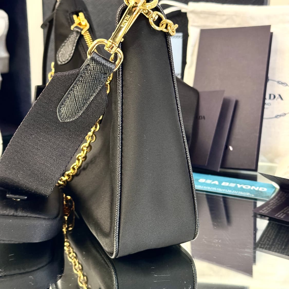 [새상품급/풀구성] 프라다 리에디션 2005 테수토 호보백 블랙 골드 상품이미지9