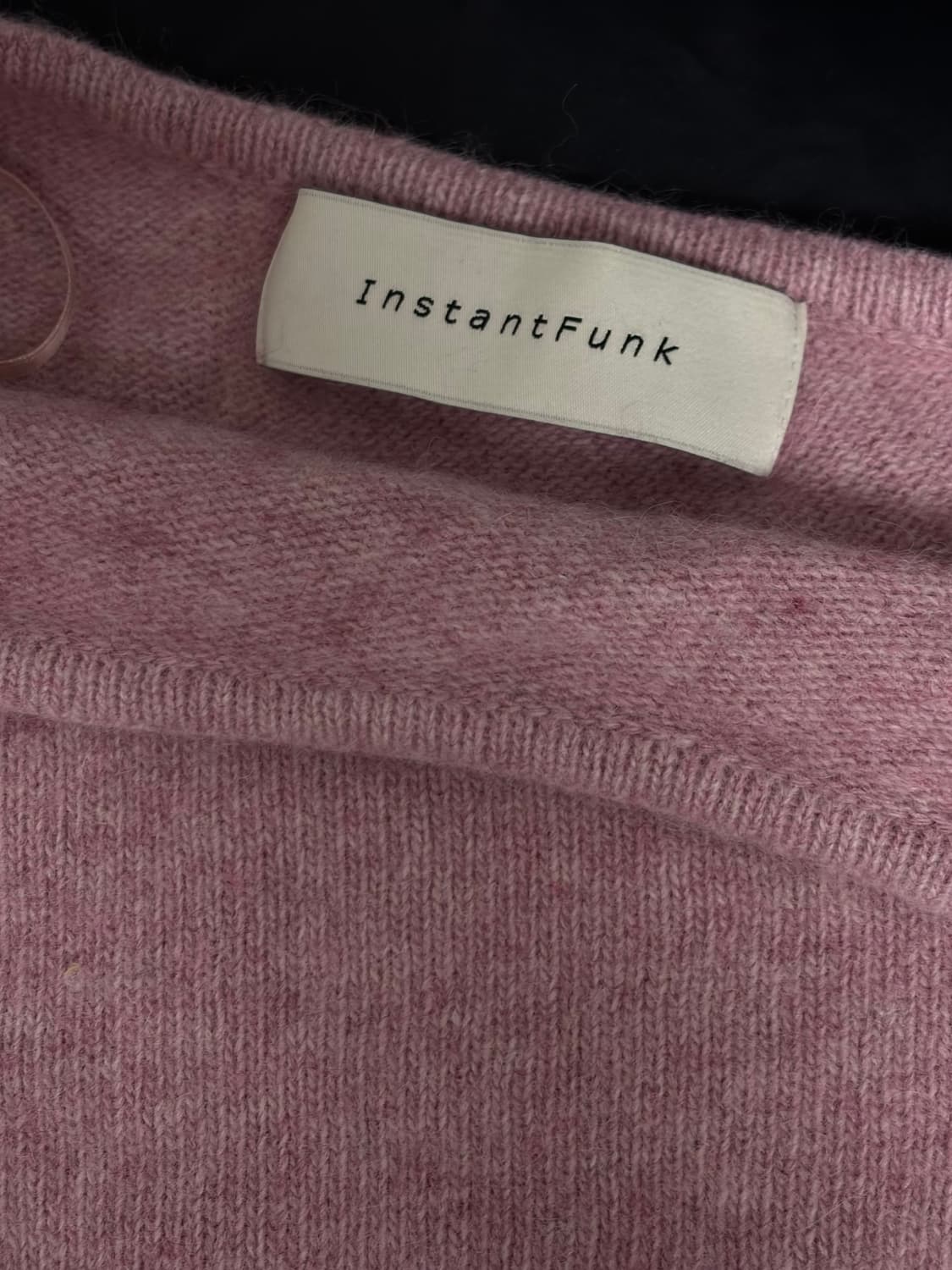 인스턴트펑크 원숄더 라쿤니트 핑크 상품이미지2