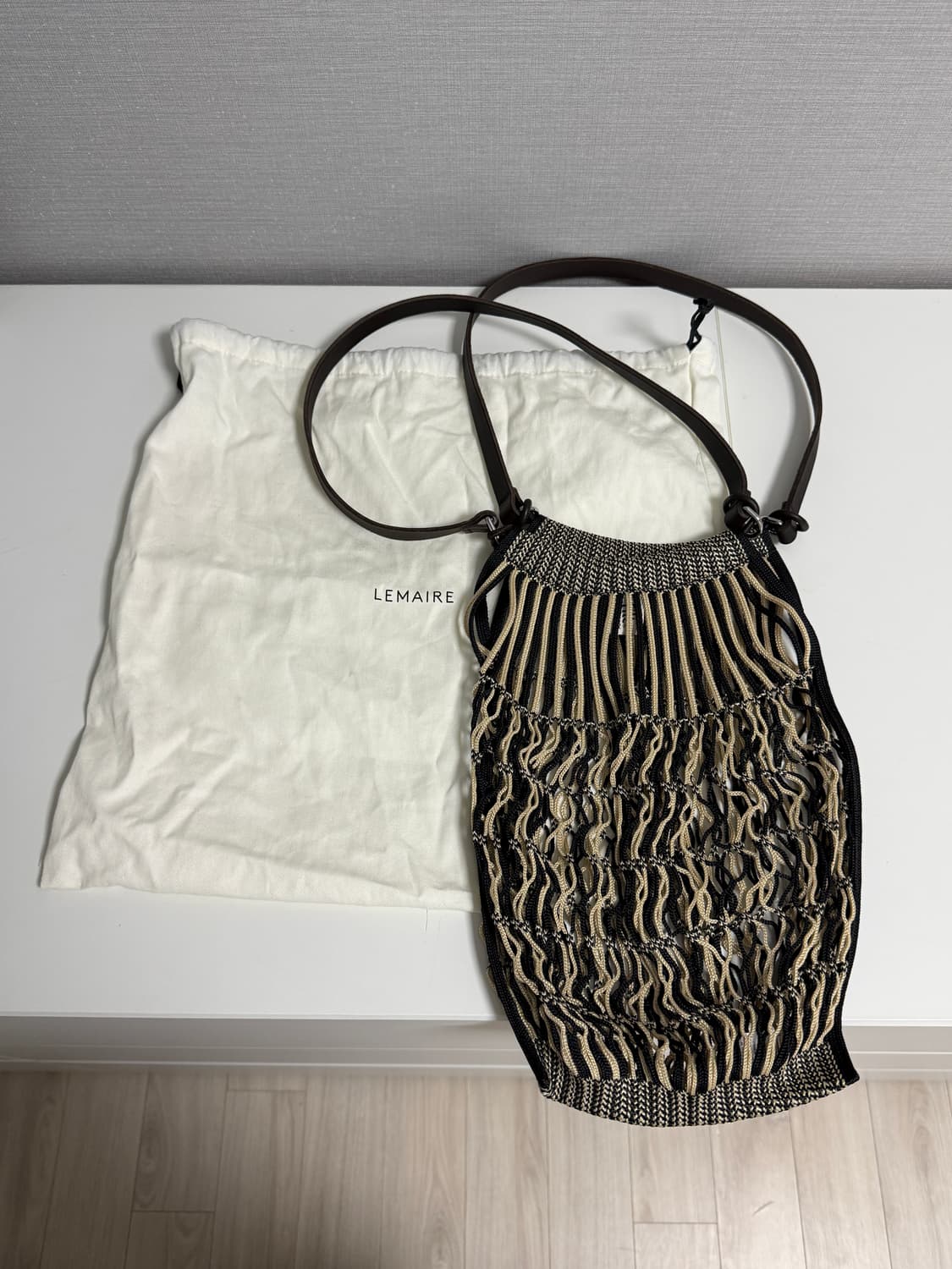 르메르 네트백 필트 미디움 쉐브론 라이트 베이지/블랙 새상품 상품이미지1