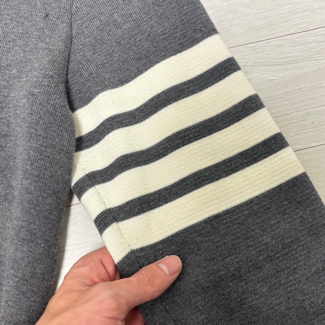 [정품] 톰브라운 밀라노스티치 가디건 그레이 2사이즈 상품이미지4