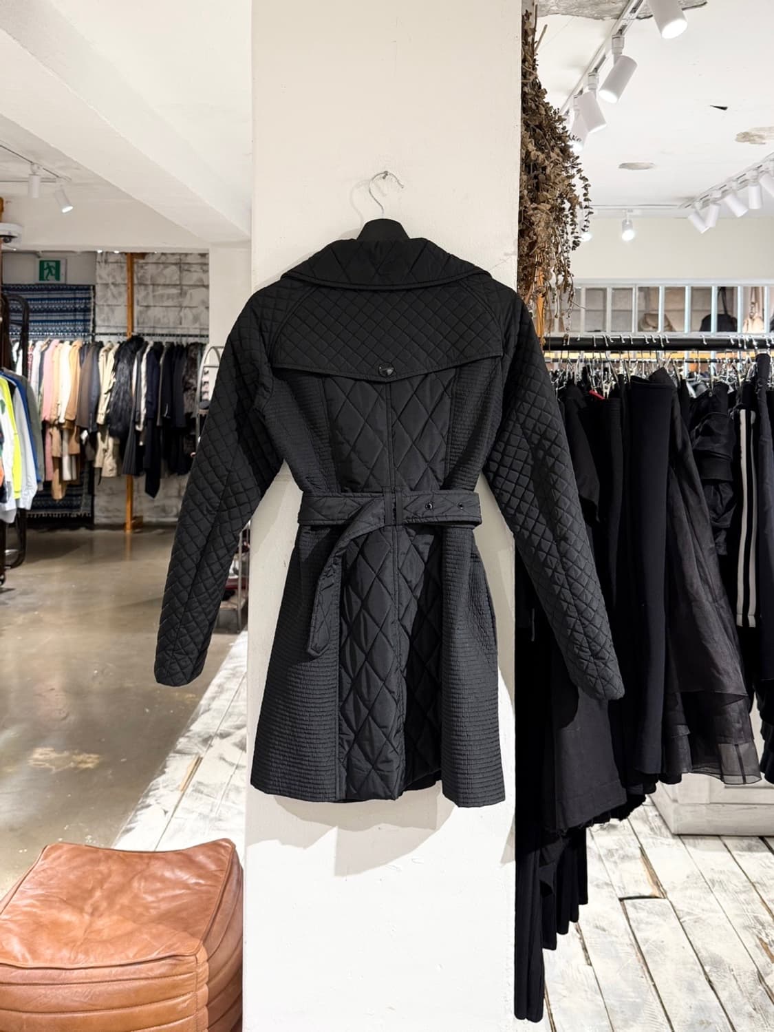 버버리 블랙 벨티드 퀼팅 코트 상품이미지6