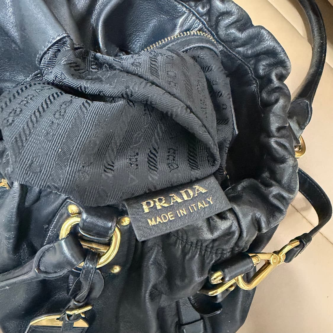 프라다(Prada) 소프트 카프 레더 토트백 상품이미지4