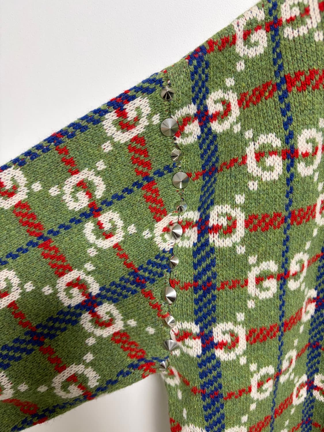 구찌 남성 울 스터드 니트 M사이즈 국내매장판 새상품 정가 240만 상품이미지3