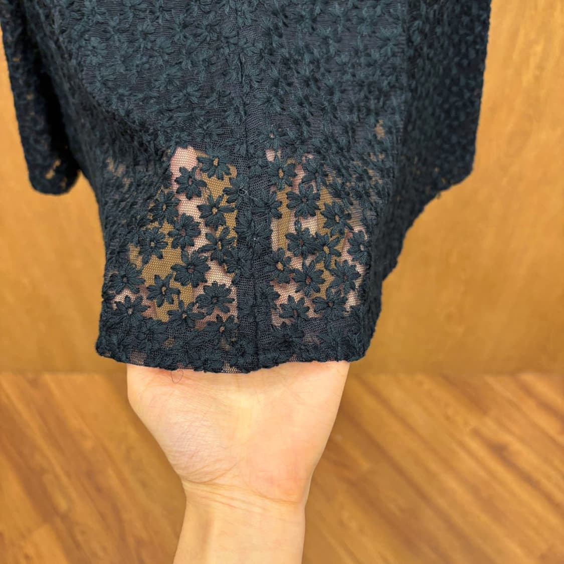 모스키노 칩앤시크 미디 스커트 플라워 시스루 레이스 디테일 플레어핏 블랙 상품이미지6