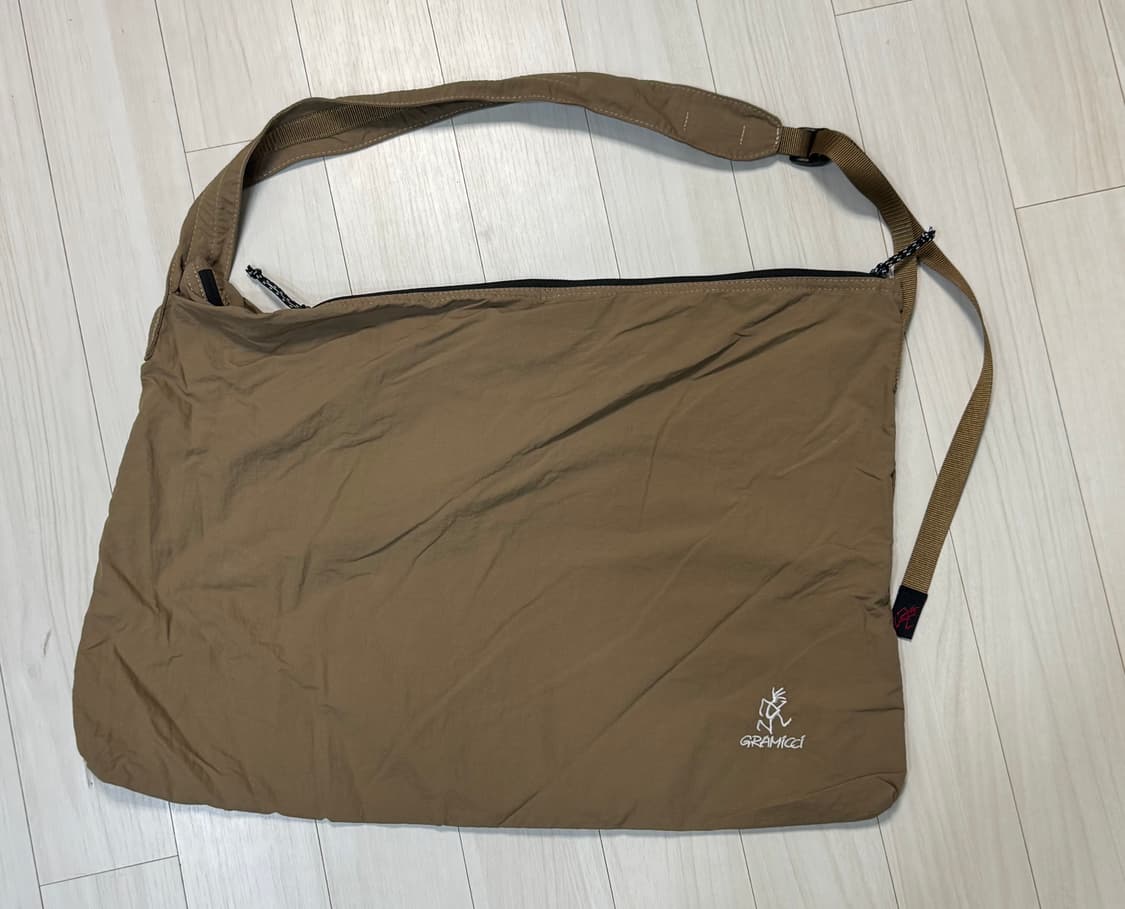 그라미치 Gramicci 숄더백 (크로스백) 팝니다! 상품이미지1