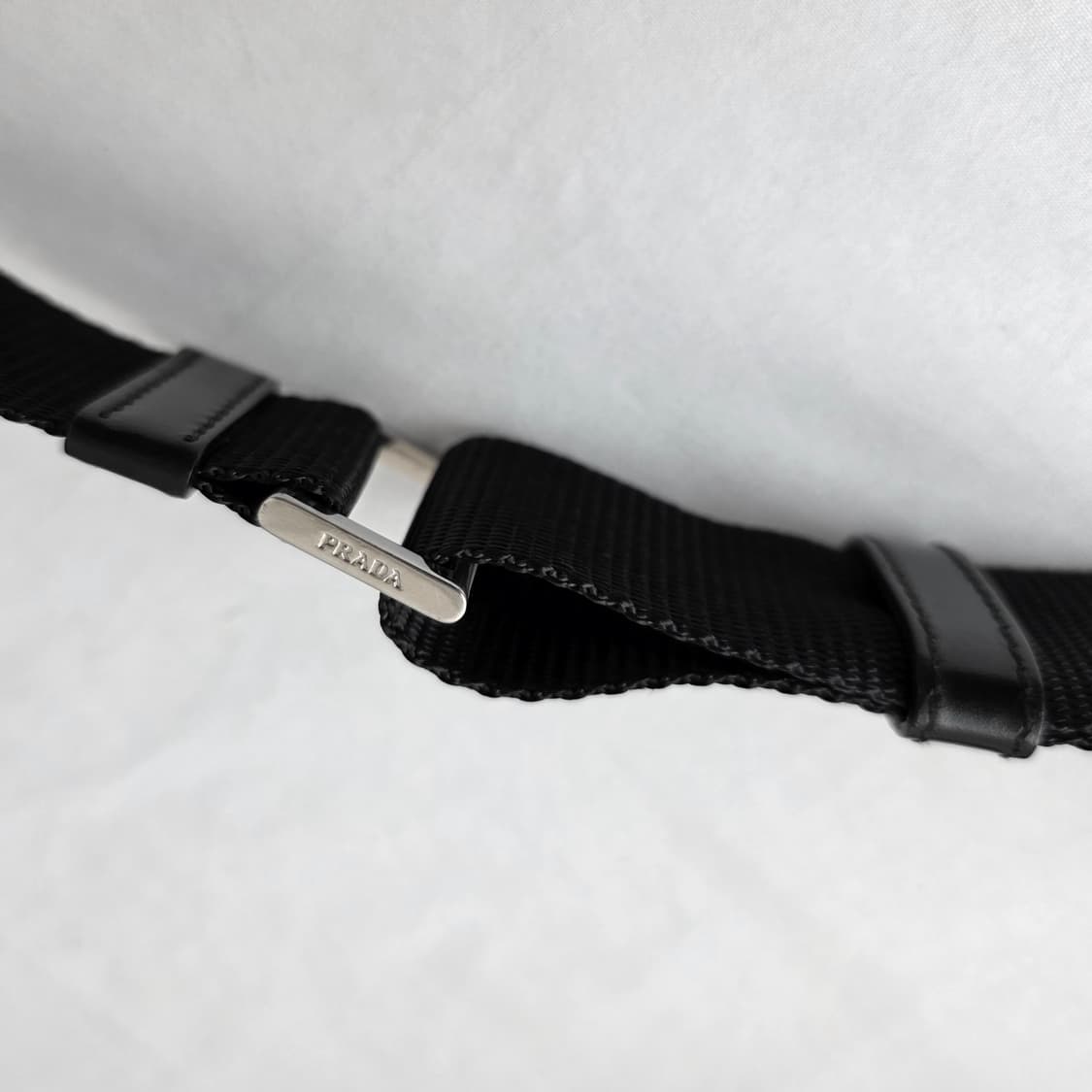 [정품 PRADA] 프라다 사이드 투포켓 나일론 크로스백 남녀공용 상품이미지7