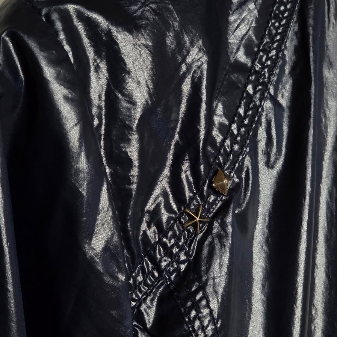 엄브로 네이비 유광 바람막이 자켓 상품이미지4