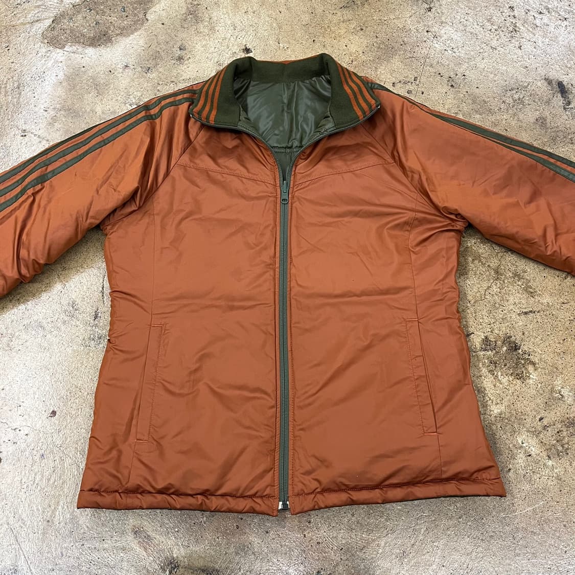아디다스 양면 리버시블 카키 오렌지 브라운 경량 얇패딩  상품이미지5