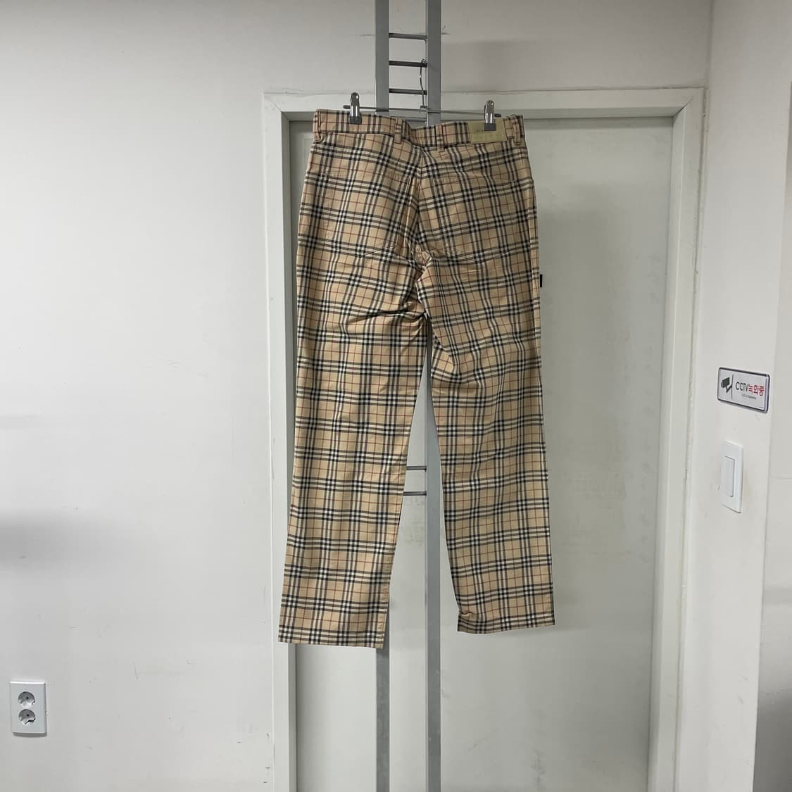 버버리 노바 체크 팬츠 베이지 32 상품이미지4