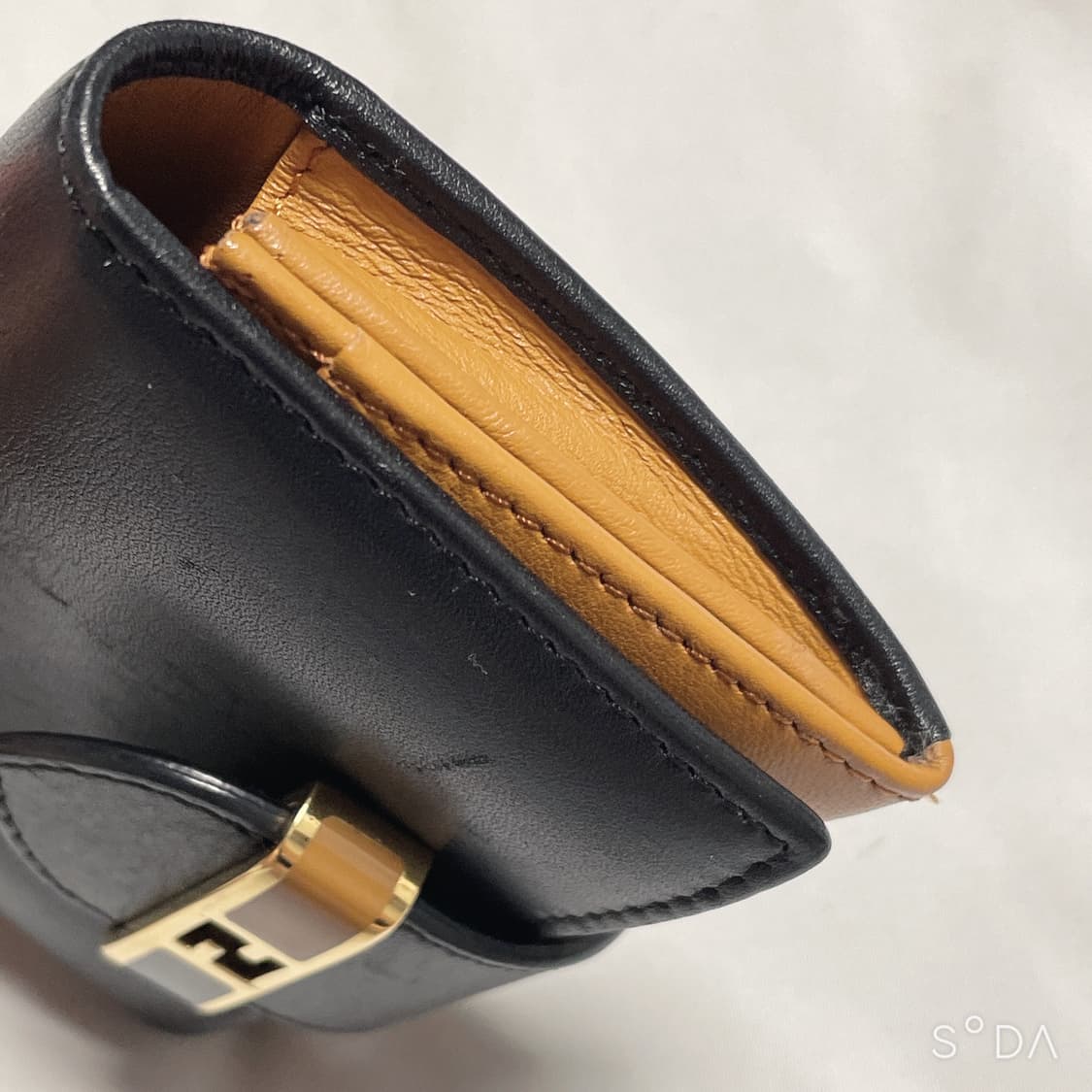 펜디 블랙 가죽 반지갑 상품이미지9