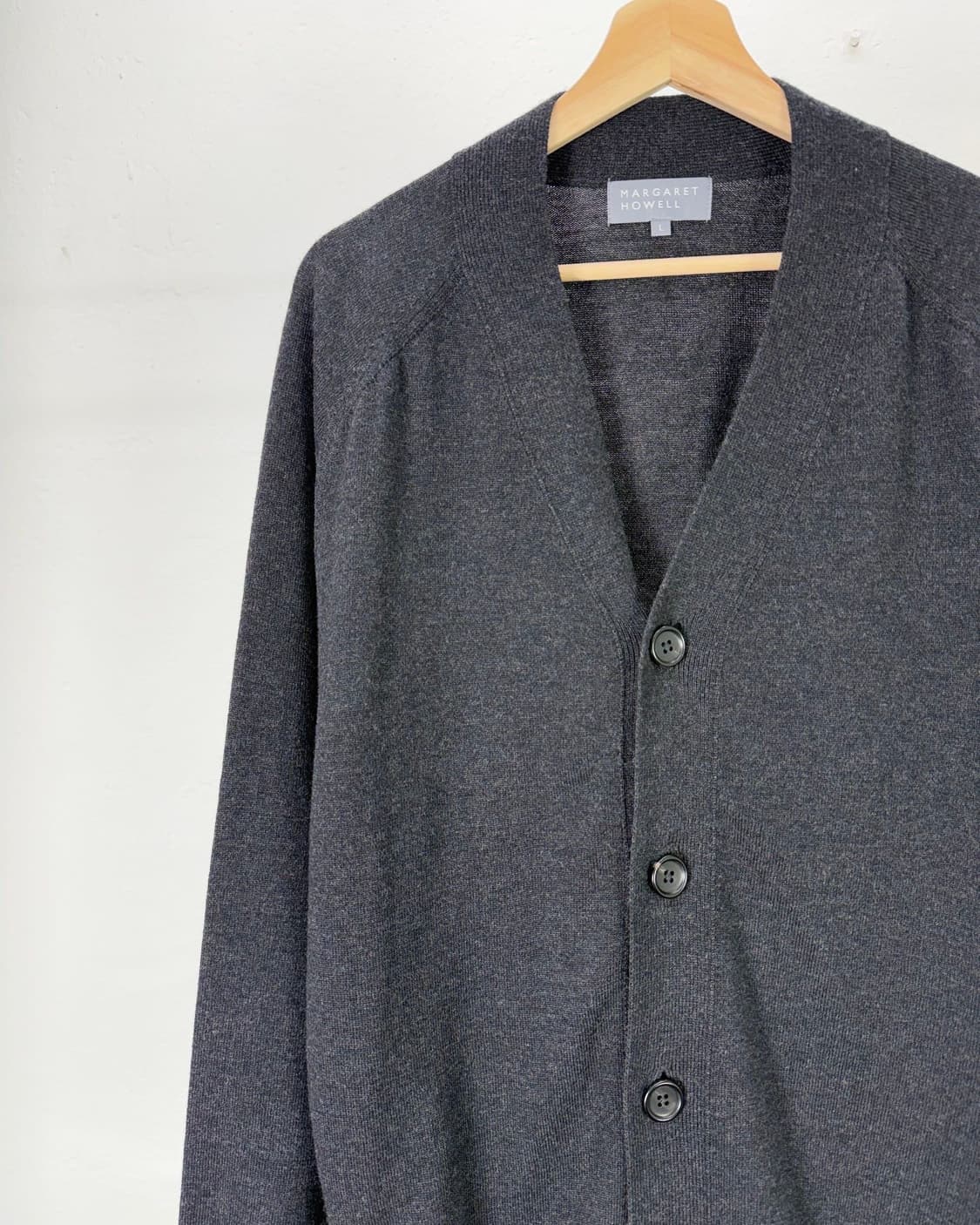 마가렛호웰 차콜 메리노 울 하이 브이넥 니트 가디건 상품이미지2